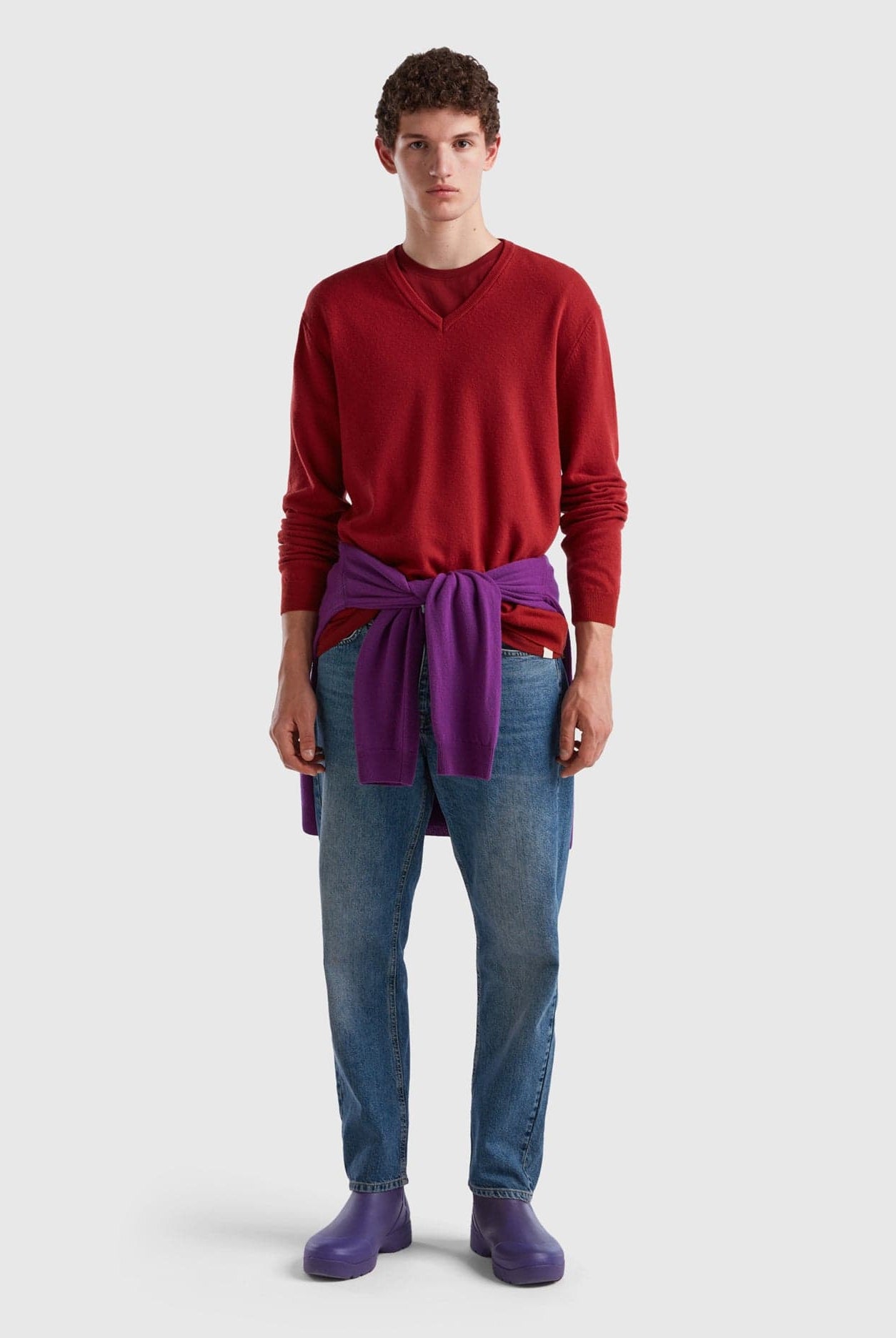 يونايتد كولورز اوف بينيتون بلوفر بياقة على شكل V أسود من صوف ميرينو الخالص رجالي