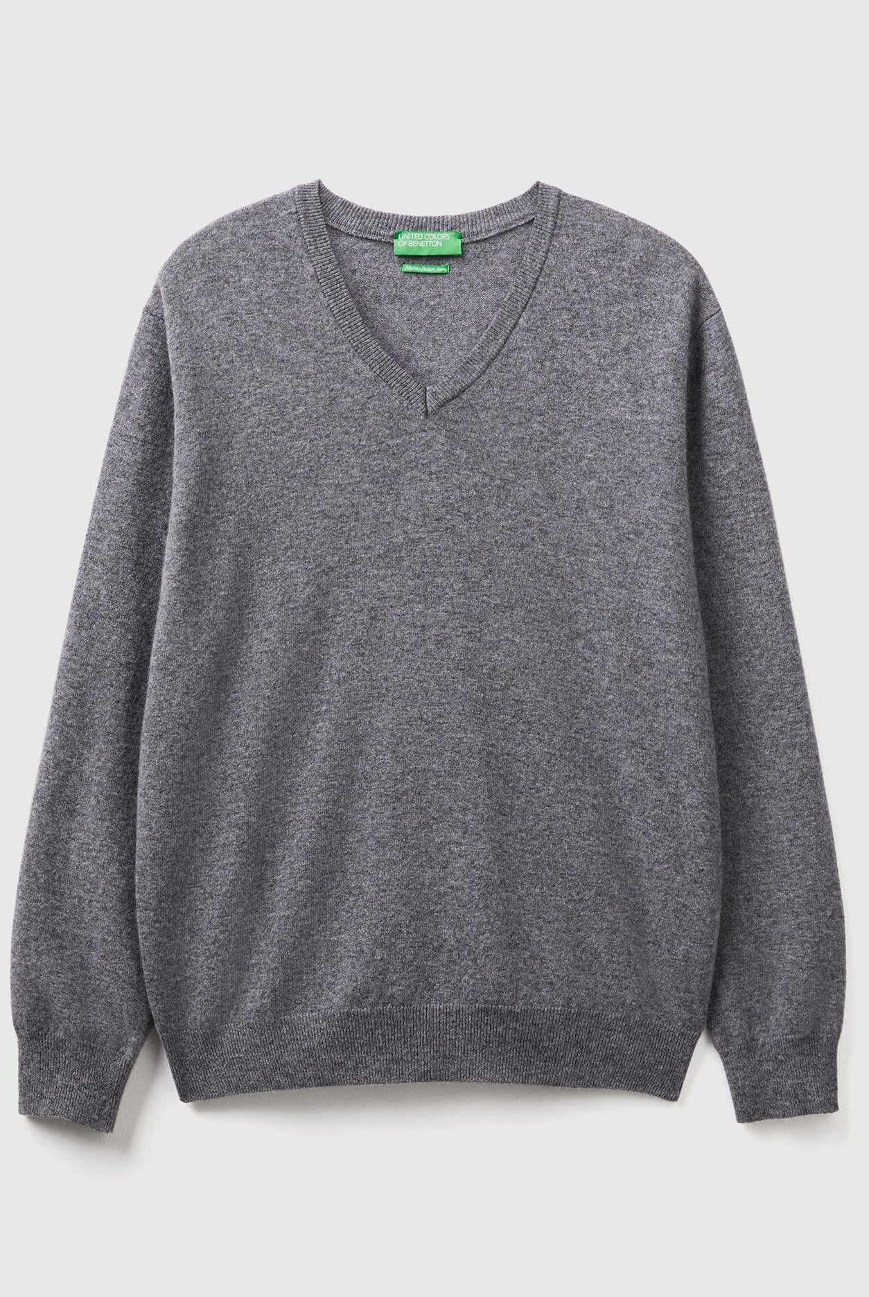 يونايتد كولورز اوف بينيتون بلوفر بياقة على شكل V أسود من صوف ميرينو الخالص رجالي