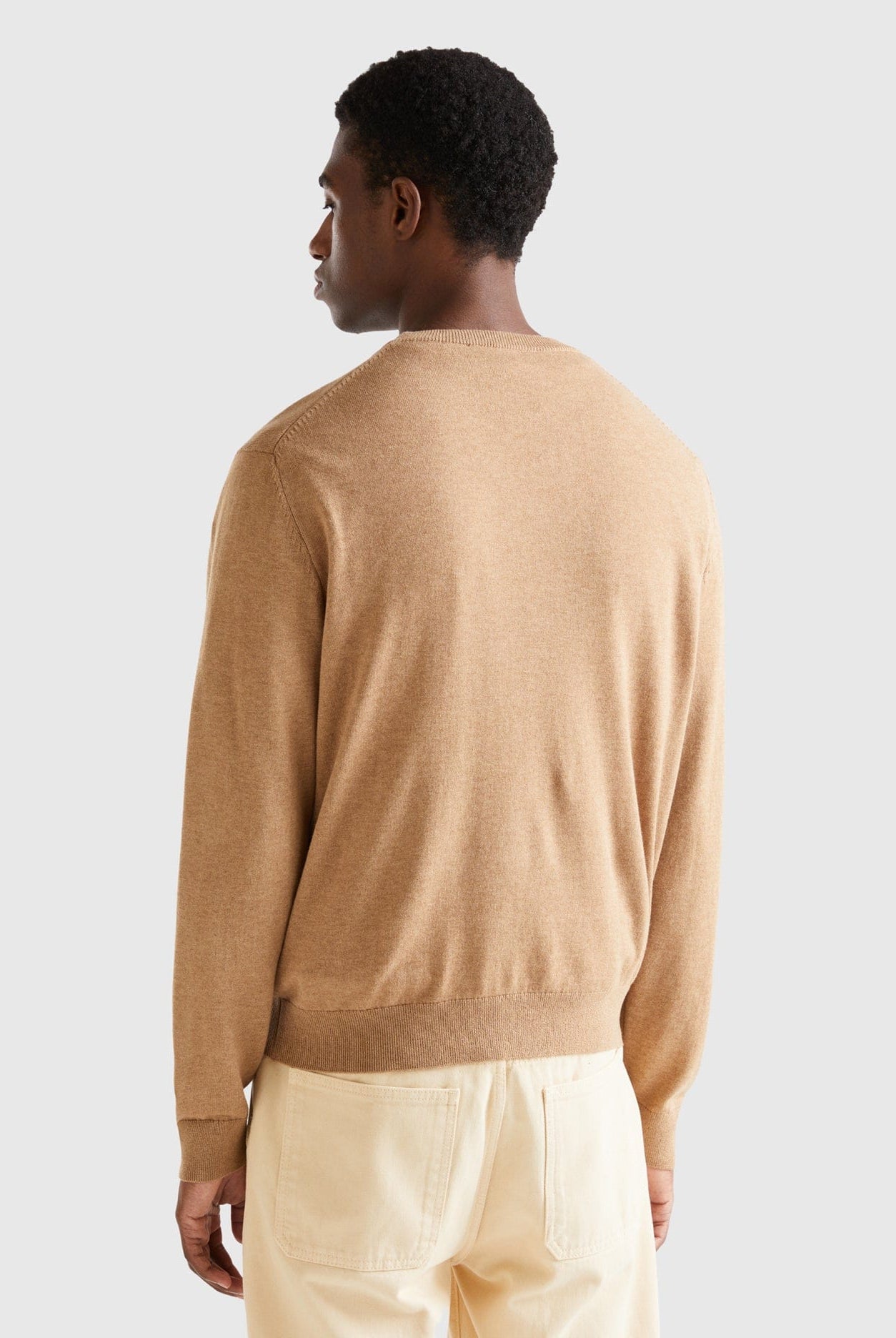 يونايتد كولورز اوف بينيتون سترة من القطن والصوف برقبة دائرية رجالي