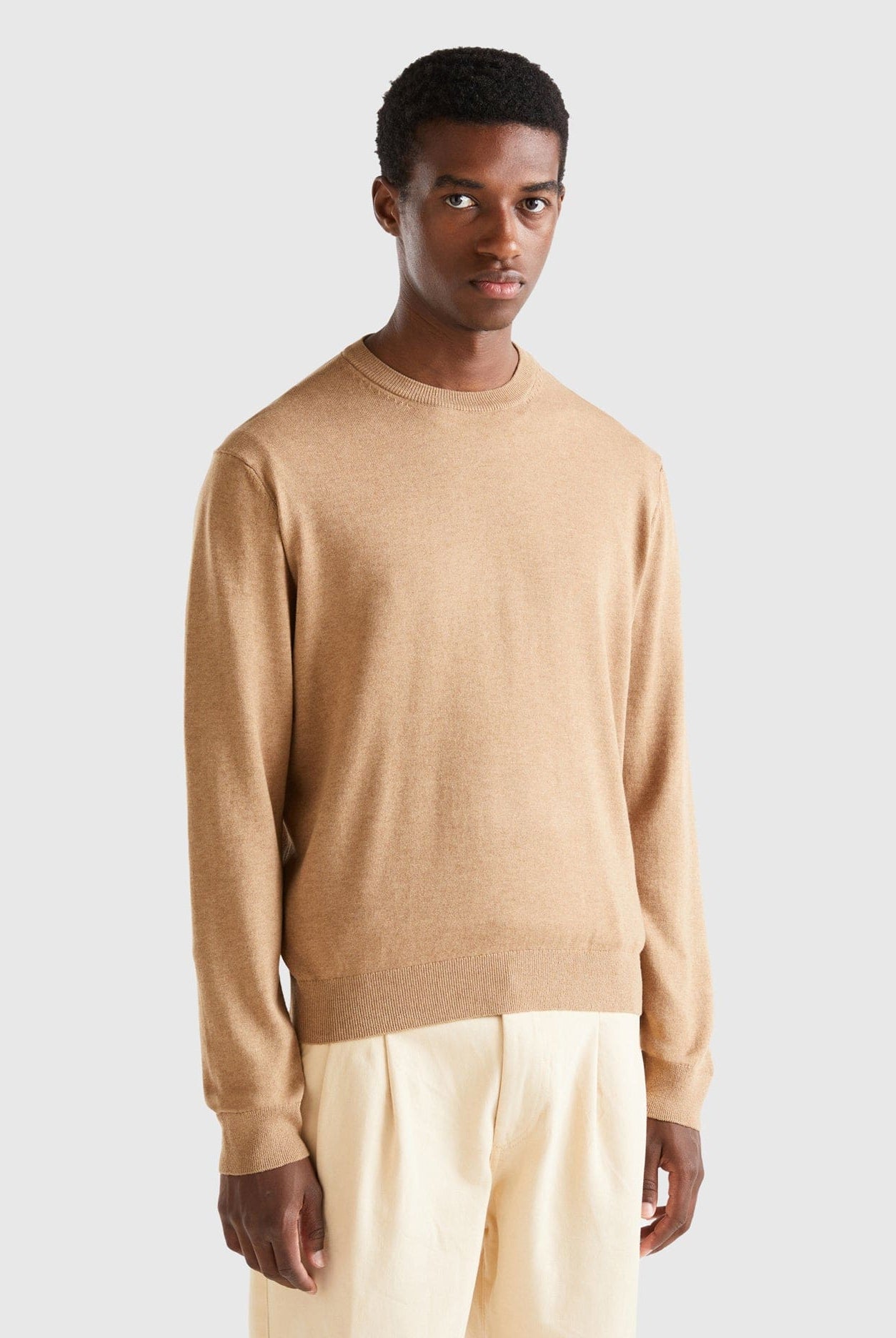 يونايتد كولورز اوف بينيتون سترة من القطن والصوف برقبة دائرية رجالي