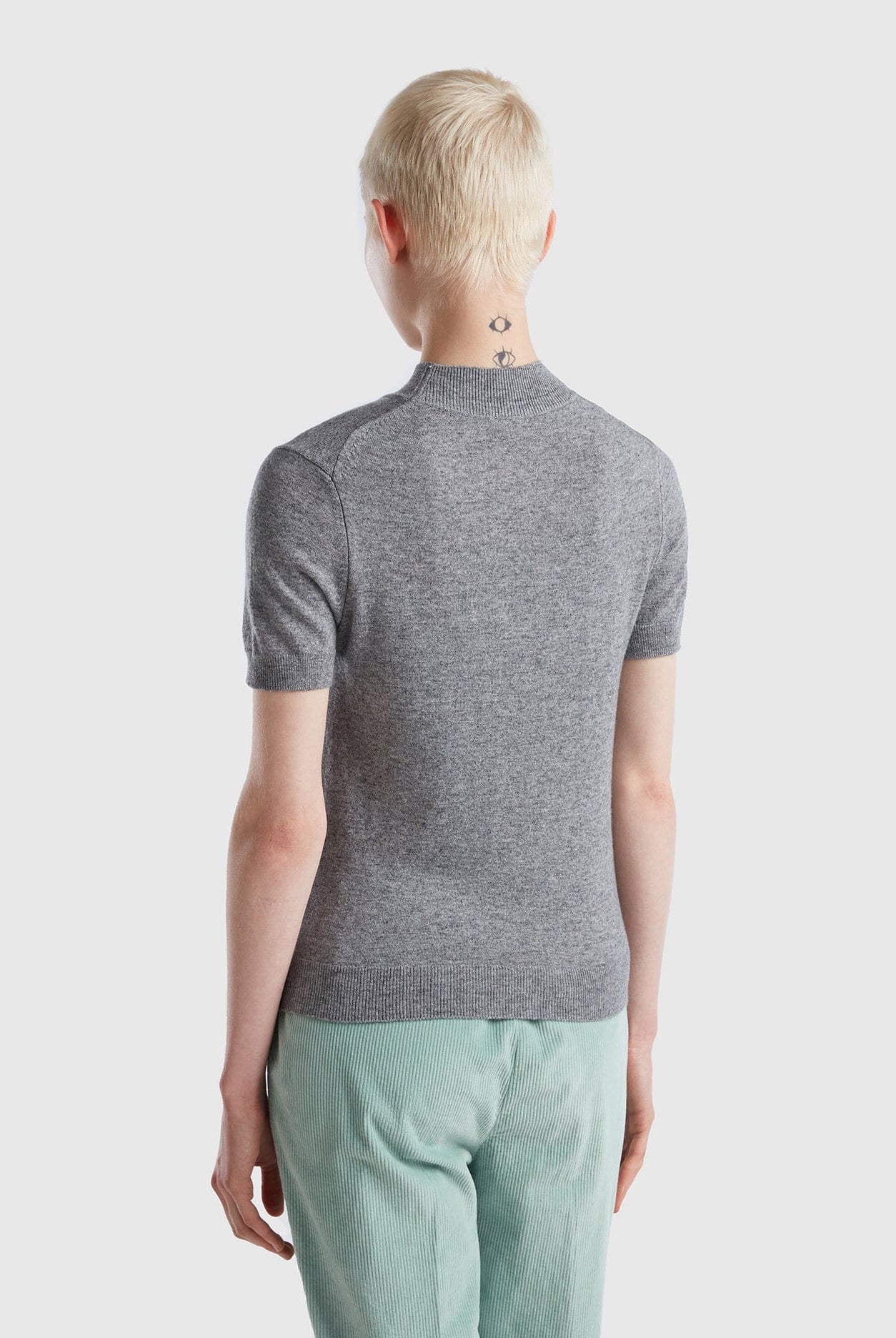 يونايتد كولورز اوف بينيتون سترة بيضاء قصيرة الأكمام من مزيج الكشمير