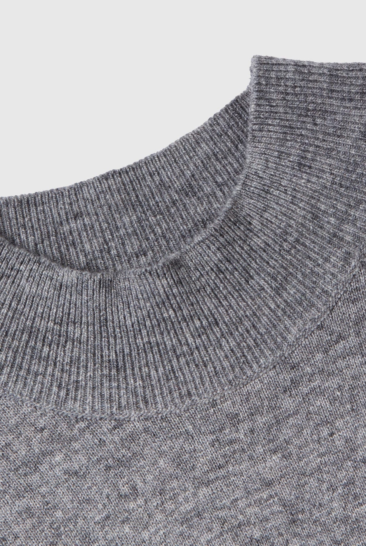 يونايتد كولورز اوف بينيتون سترة بيضاء قصيرة الأكمام من مزيج الكشمير