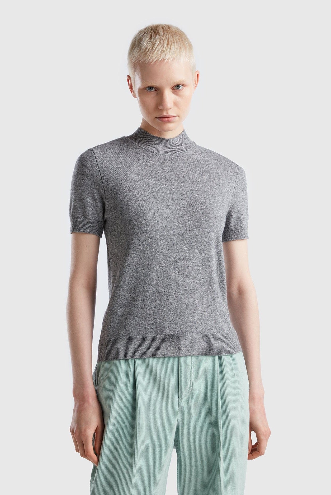 يونايتد كولورز اوف بينيتون سترة بيضاء قصيرة الأكمام من مزيج الكشمير