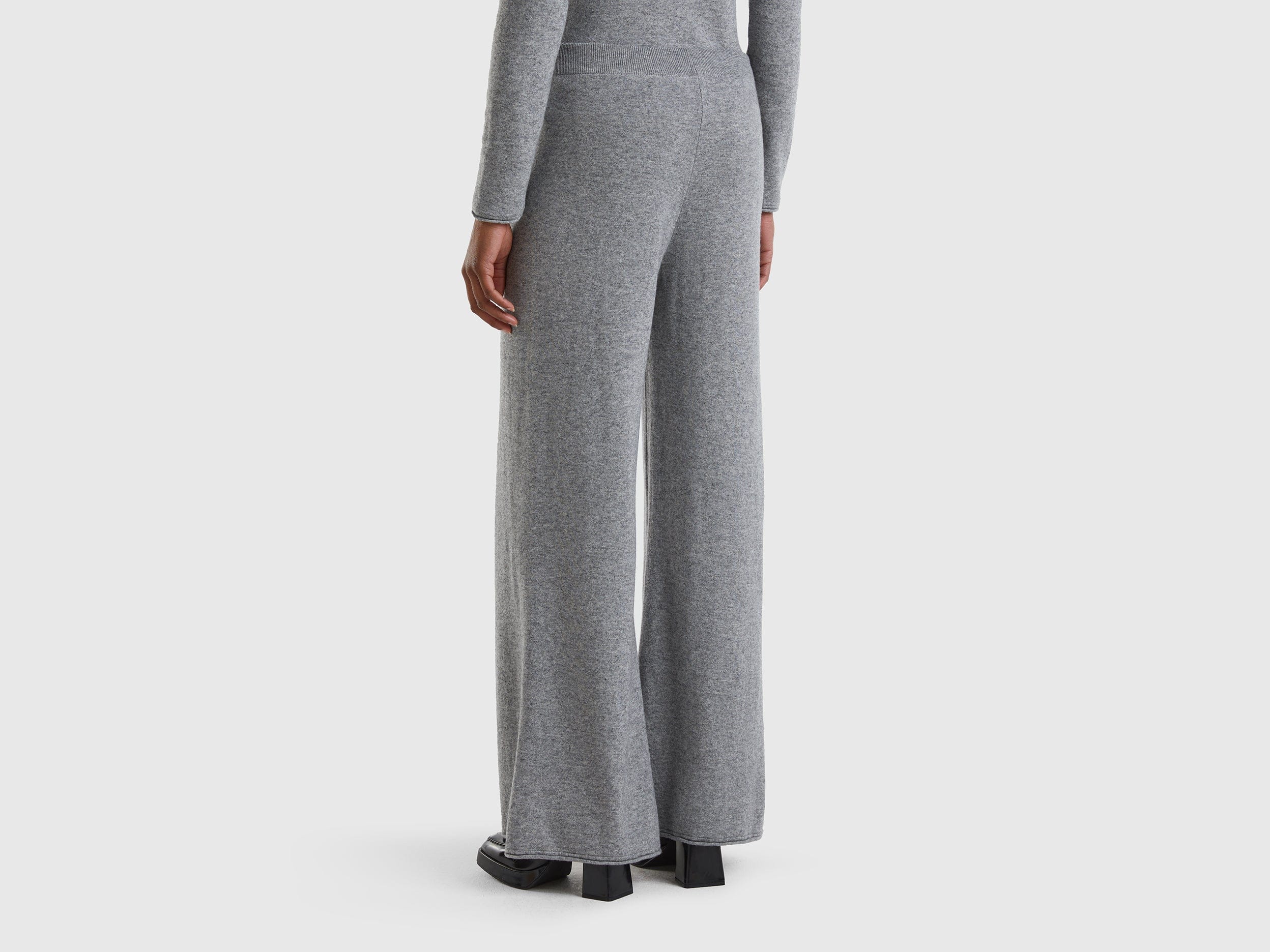 ูููุงูุชุฏ ููููุฑุฒ ุงูู ุจูููุชูู ุจูุทููู ูุงุณุน ุจููู ูุฑูู
ู ู
ู ุฎููุท ุงููุดู
ูุฑ ูุงูุตูู ูุณุงุฆู