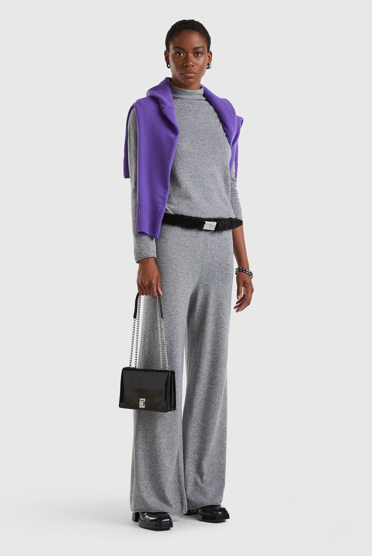 يونايتد كولورز اوف بينيتون بنطلون واسع بلون كريمي من خليط الكشمير والصوف نسائي