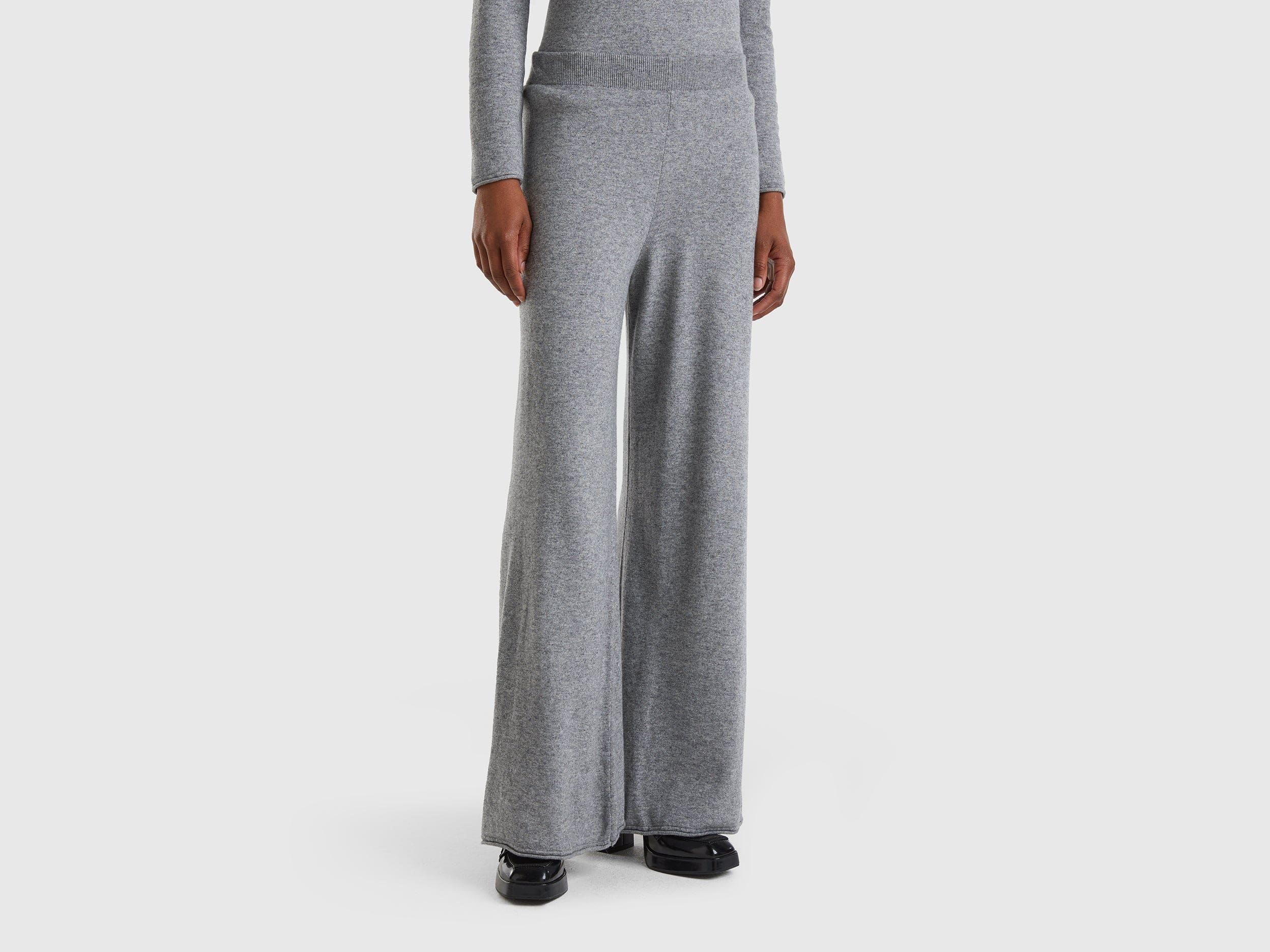 ูููุงูุชุฏ ููููุฑุฒ ุงูู ุจูููุชูู ุจูุทููู ูุงุณุน ุจููู ูุฑูู
ู ู
ู ุฎููุท ุงููุดู
ูุฑ ูุงูุตูู ูุณุงุฆู