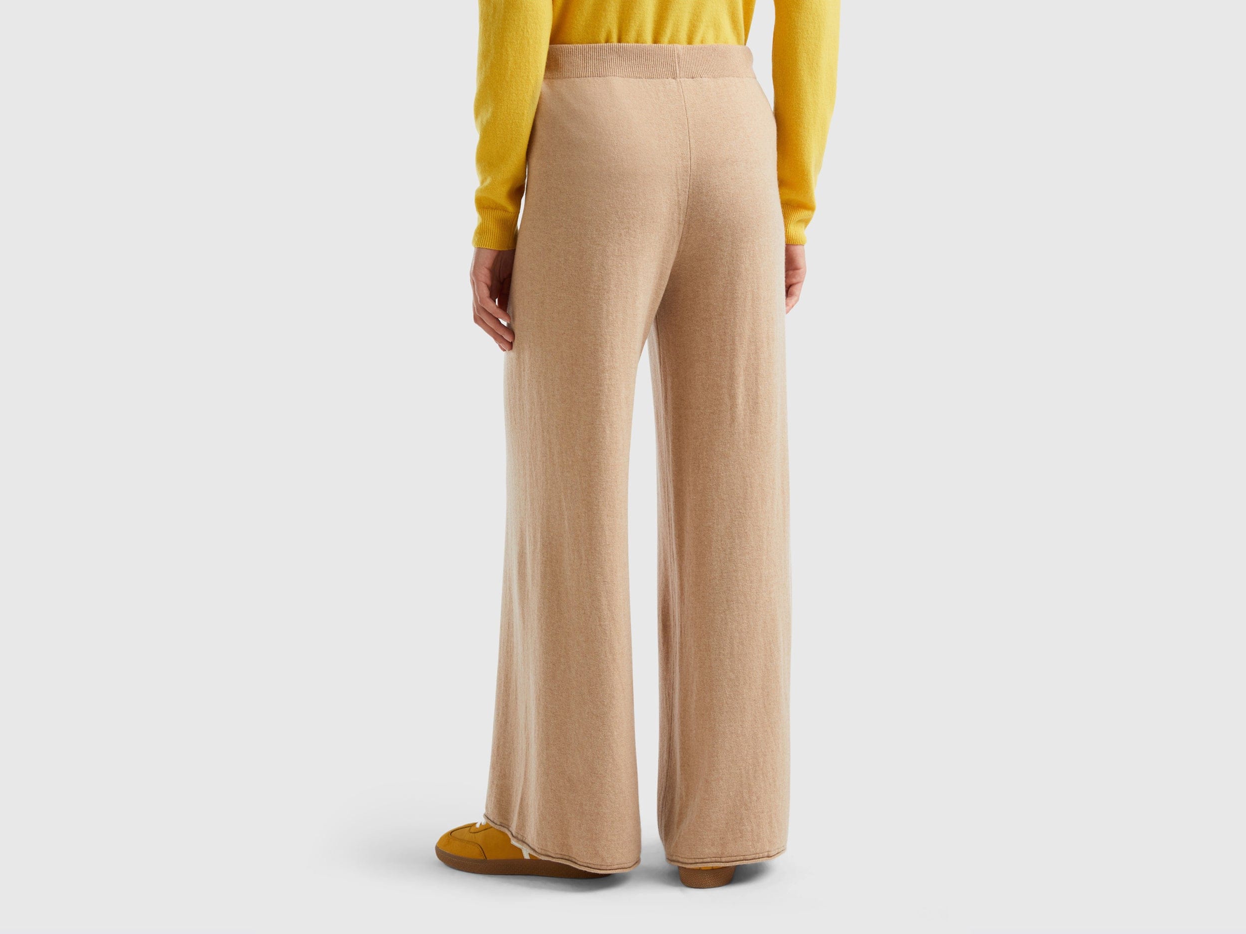 ูููุงูุชุฏ ููููุฑุฒ ุงูู ุจูููุชูู ุจูุทููู ูุงุณุน ุจููู ูุฑูู
ู ู
ู ุฎููุท ุงููุดู
ูุฑ ูุงูุตูู ูุณุงุฆู