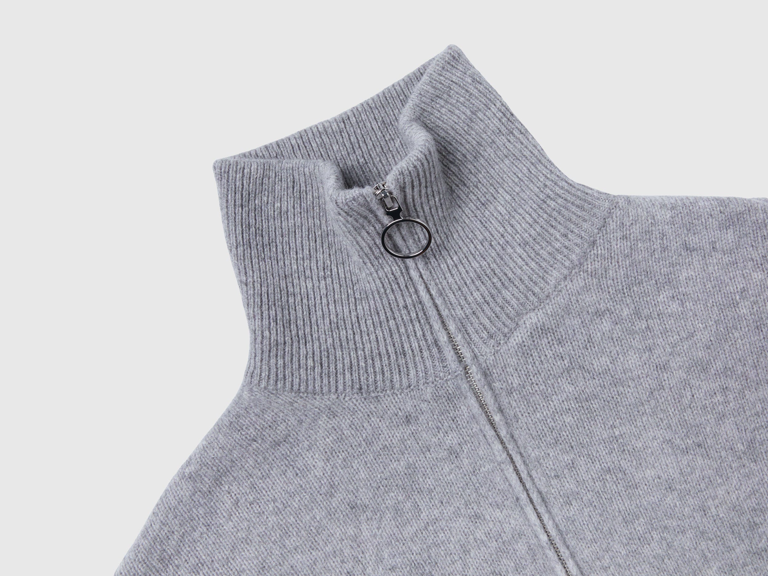 يونايتد كولورز اوف بينيتون بلوفر سادة بسحاب كم طويل نسائي