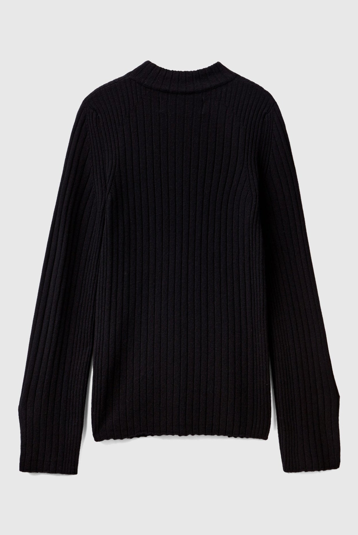 يونايتد كولورز اوف بينيتون سويتر بياقة عالية مع فتحات