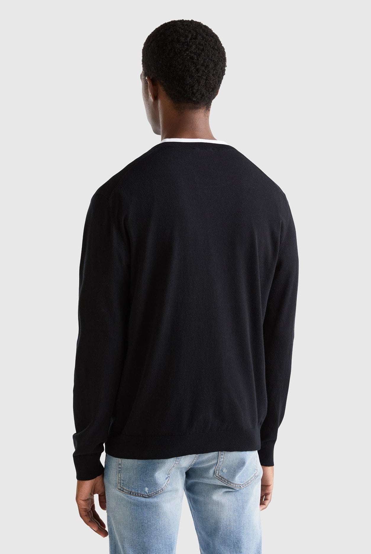 يونايتد كولورز اوف بينيتون بلوفر برقبة دائرية من خليط القطن الخفيف رجالي