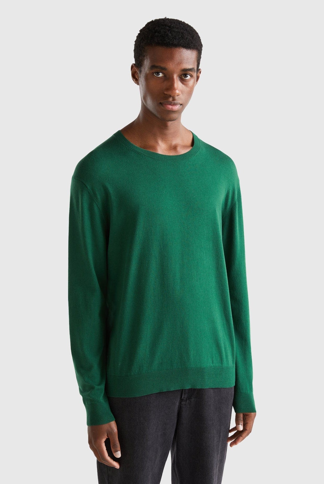 يونايتد كولورز اوف بينيتون بلوفر برقبة دائرية من خليط القطن الخفيف رجالي