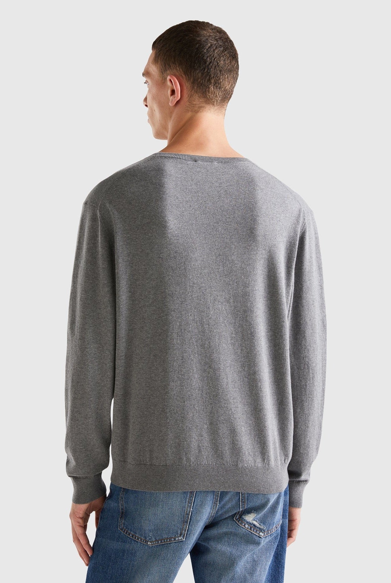 يونايتد كولورز اوف بينيتون بلوفر برقبة دائرية من خليط القطن الخفيف رجالي