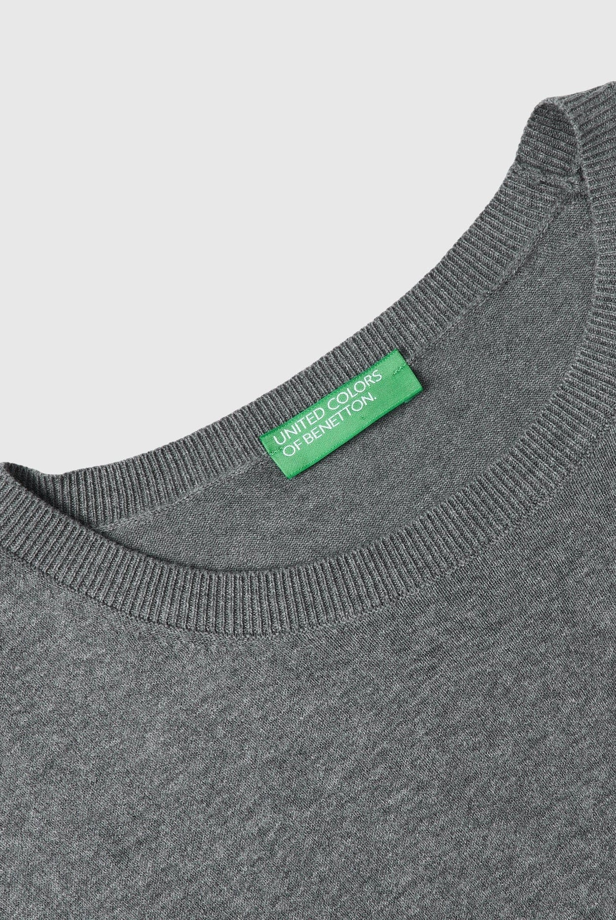 يونايتد كولورز اوف بينيتون بلوفر برقبة دائرية من خليط القطن الخفيف رجالي