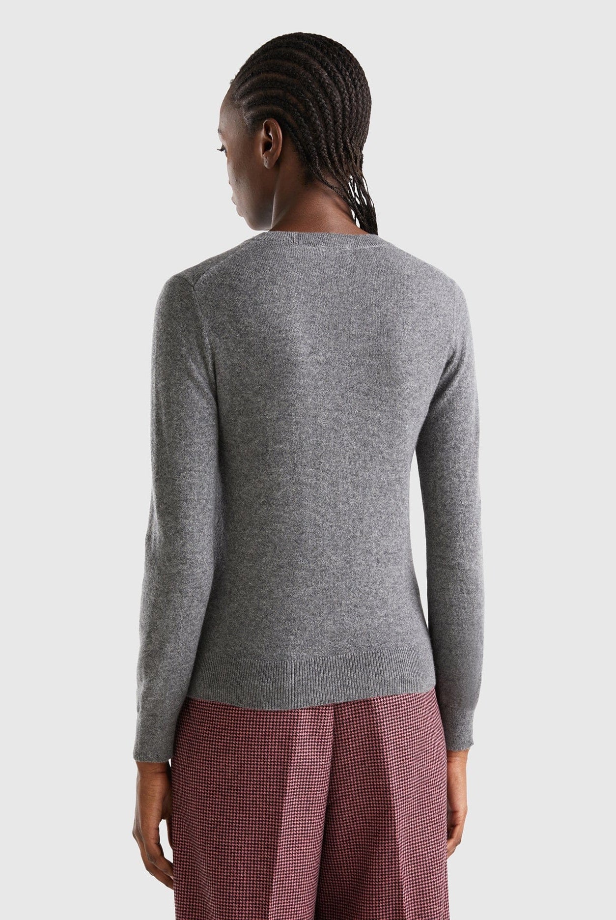 يونايتد كولورز اوف بينيتون بلوفر رمادي داكن من الكشمير الخالص نسائي