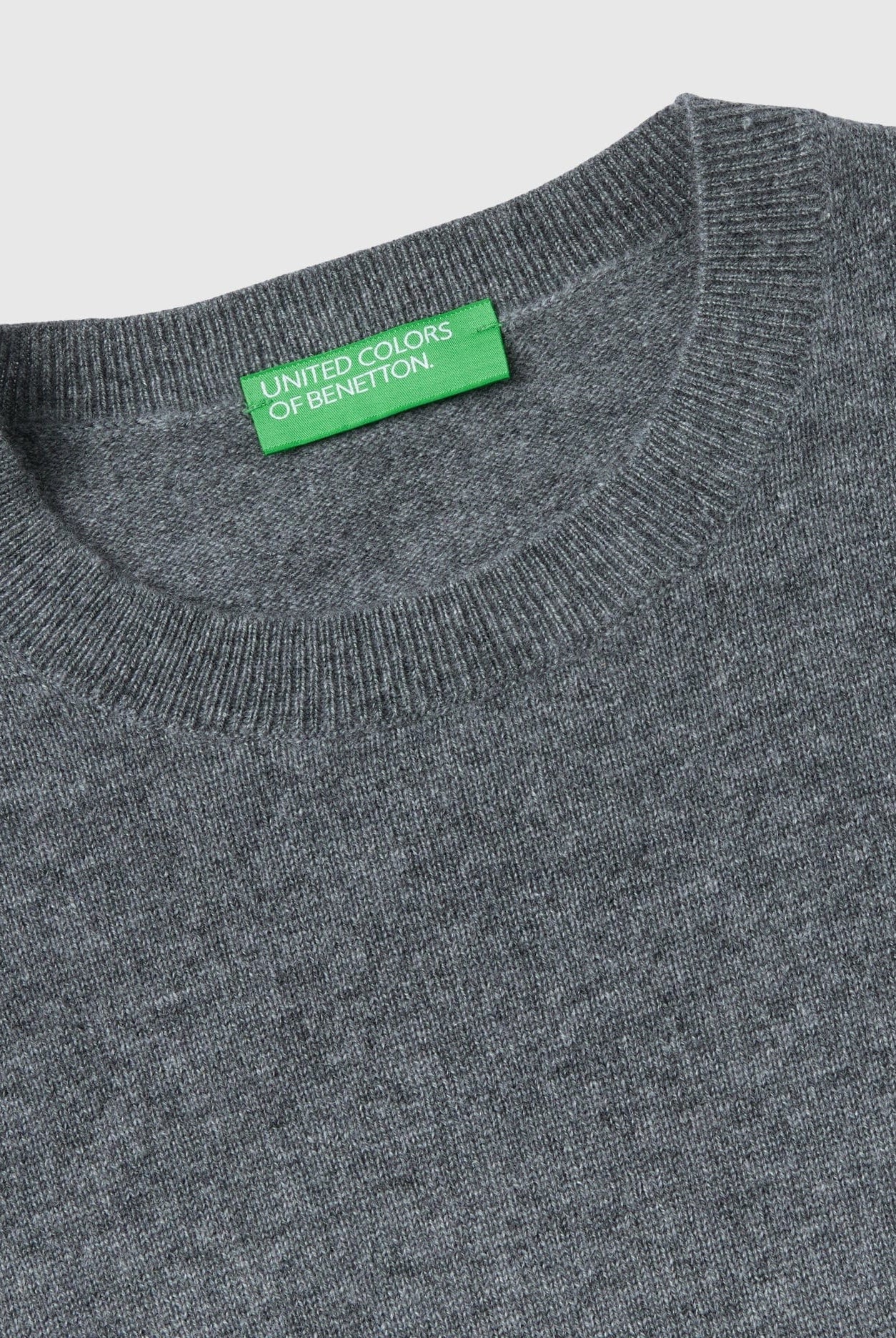 يونايتد كولورز اوف بينيتون بلوفر رمادي داكن من الكشمير الخالص نسائي