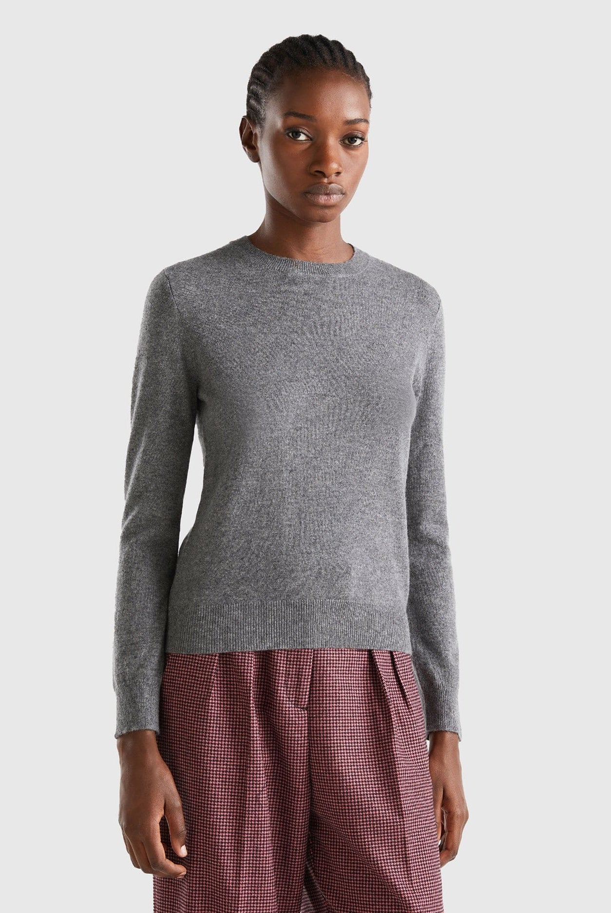 يونايتد كولورز اوف بينيتون بلوفر رمادي داكن من الكشمير الخالص نسائي