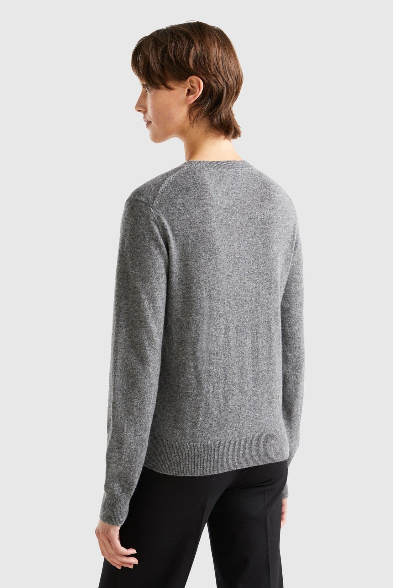 يونايتد كولورز اوف بينيتون كارديجان رمادي داكن من الكشمير بأزرار أمامي نسائي