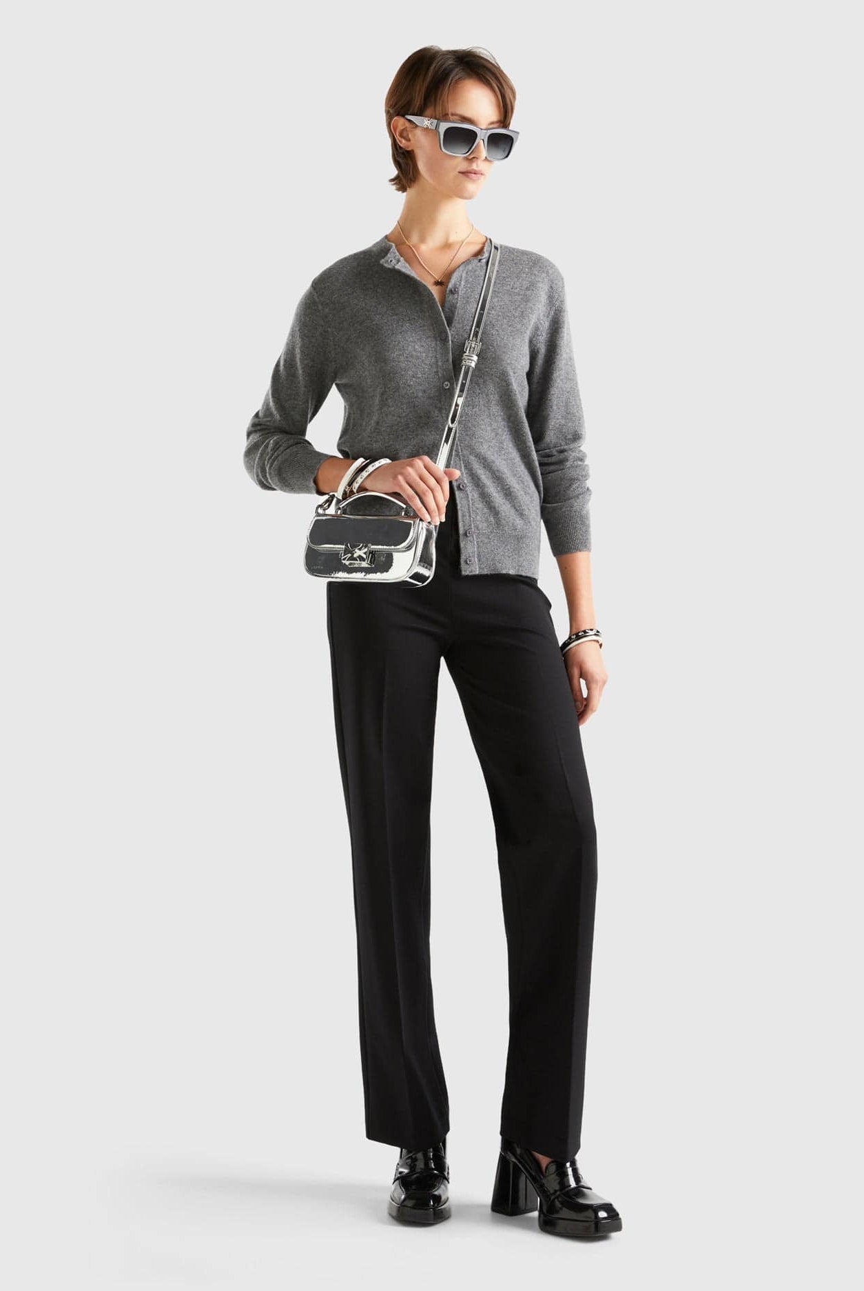 يونايتد كولورز اوف بينيتون كارديجان رمادي داكن من الكشمير بأزرار أمامي نسائي