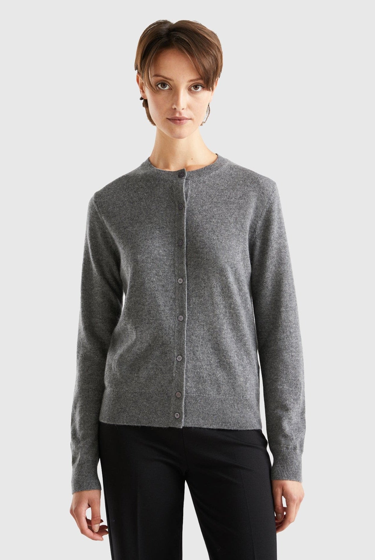 يونايتد كولورز اوف بينيتون كارديجان رمادي داكن من الكشمير بأزرار أمامي نسائي
