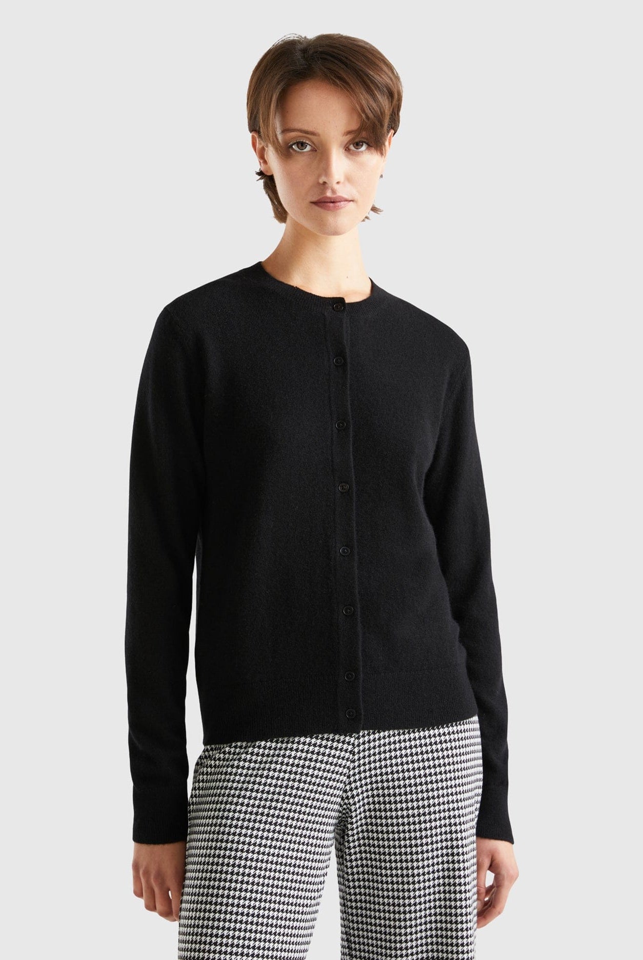 يونايتد كولورز اوف بينيتون كارديجان رمادي داكن من الكشمير بأزرار أمامي نسائي