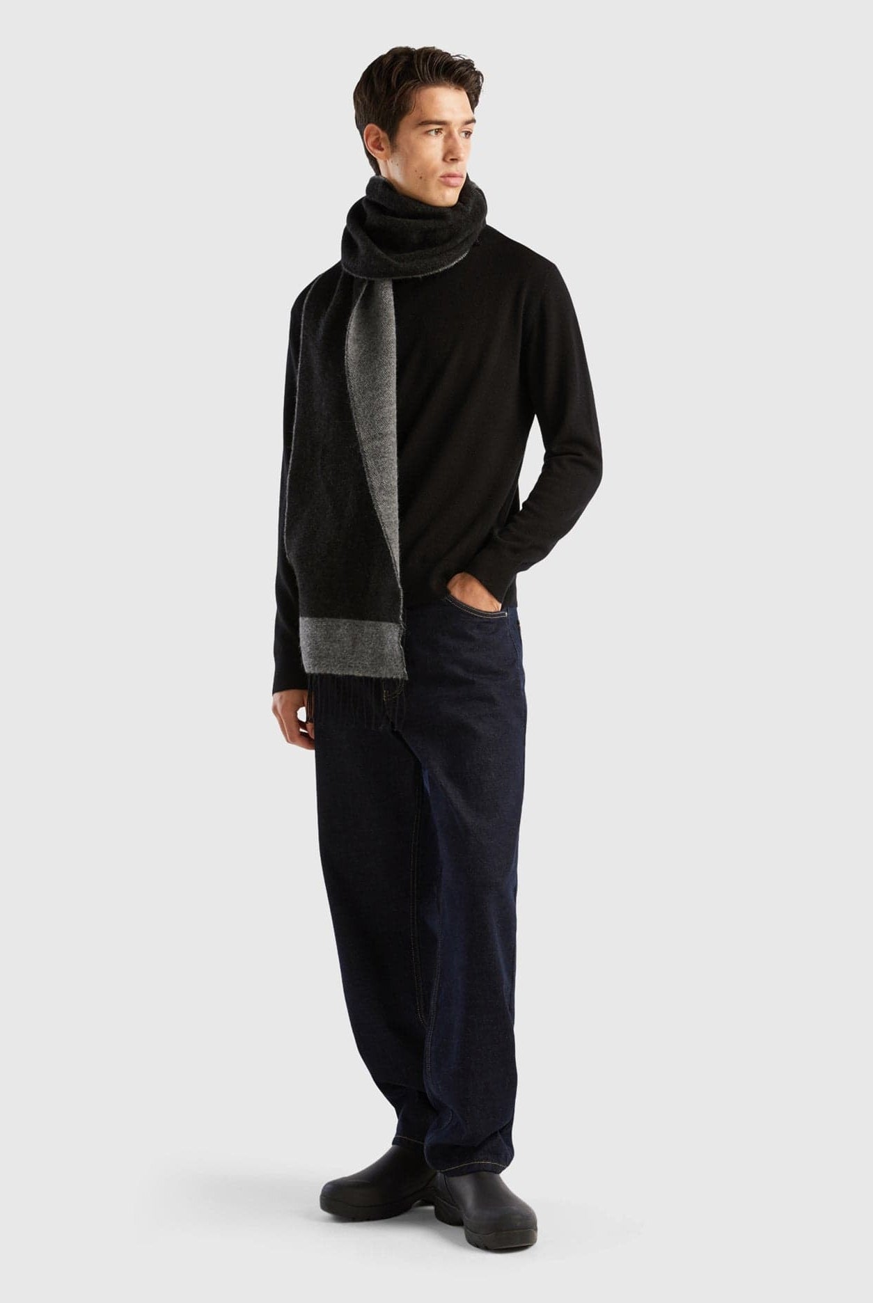 يونايتد كولورز اوف بينيتون بلوفر برقبة عالية رمادي داكن من الكشمير الخالص