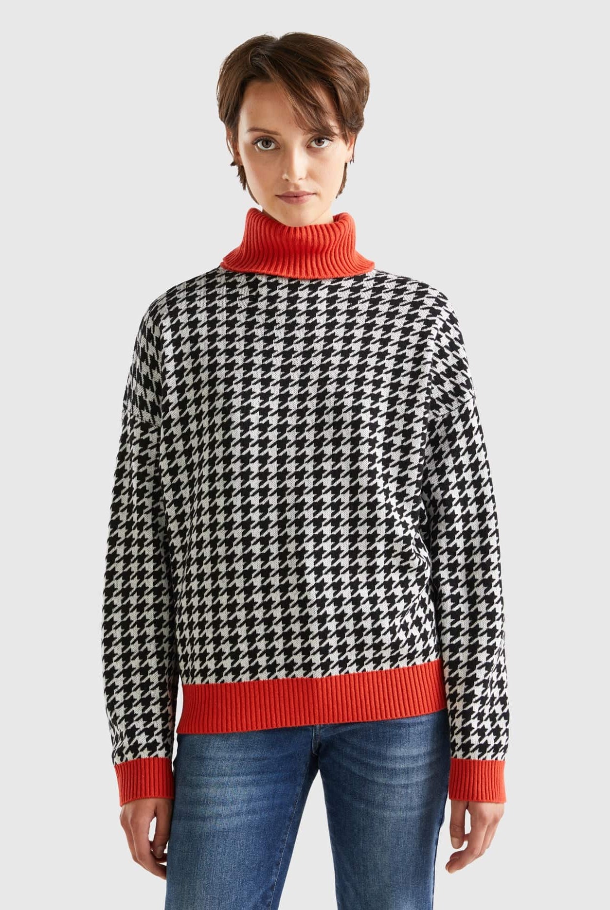 يونايتد كولورز اوف بينيتون سترة نسائي عنق السلحفاة بنقشة هاوندستوث