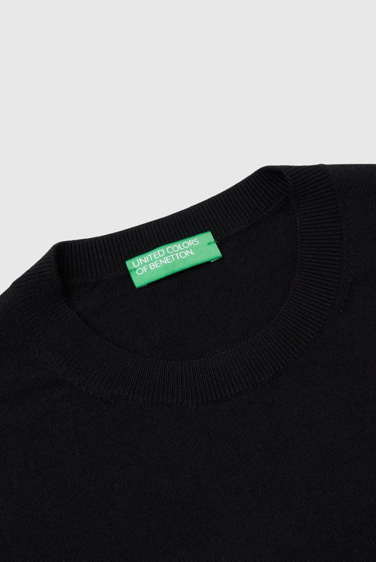 يونايتد كولورز اوف بينيتون بلوفر صوف كت سادة نسائي