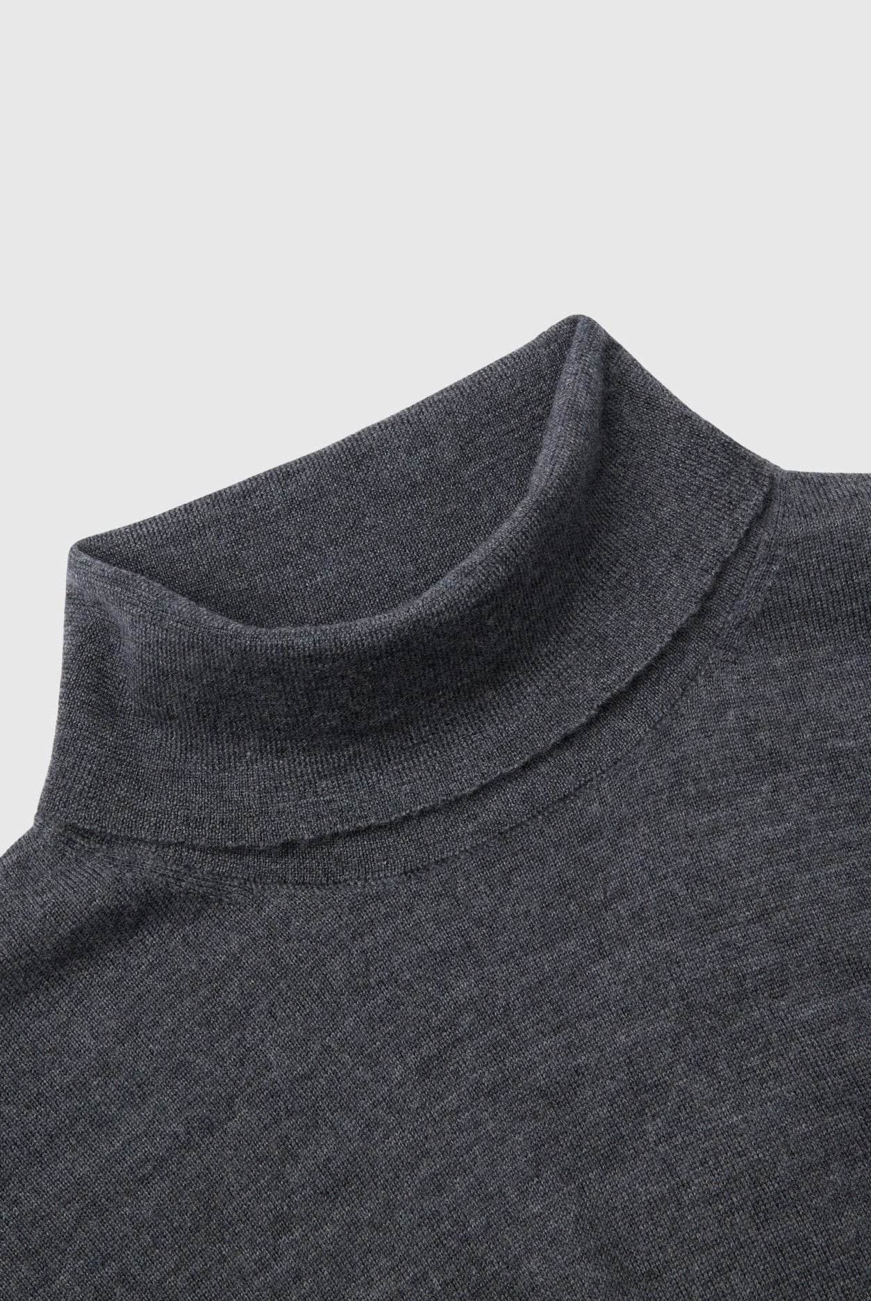 يونايتد كولورز اوف بينيتون بلوفر صوف بياقة عالية كم طويل نسائي