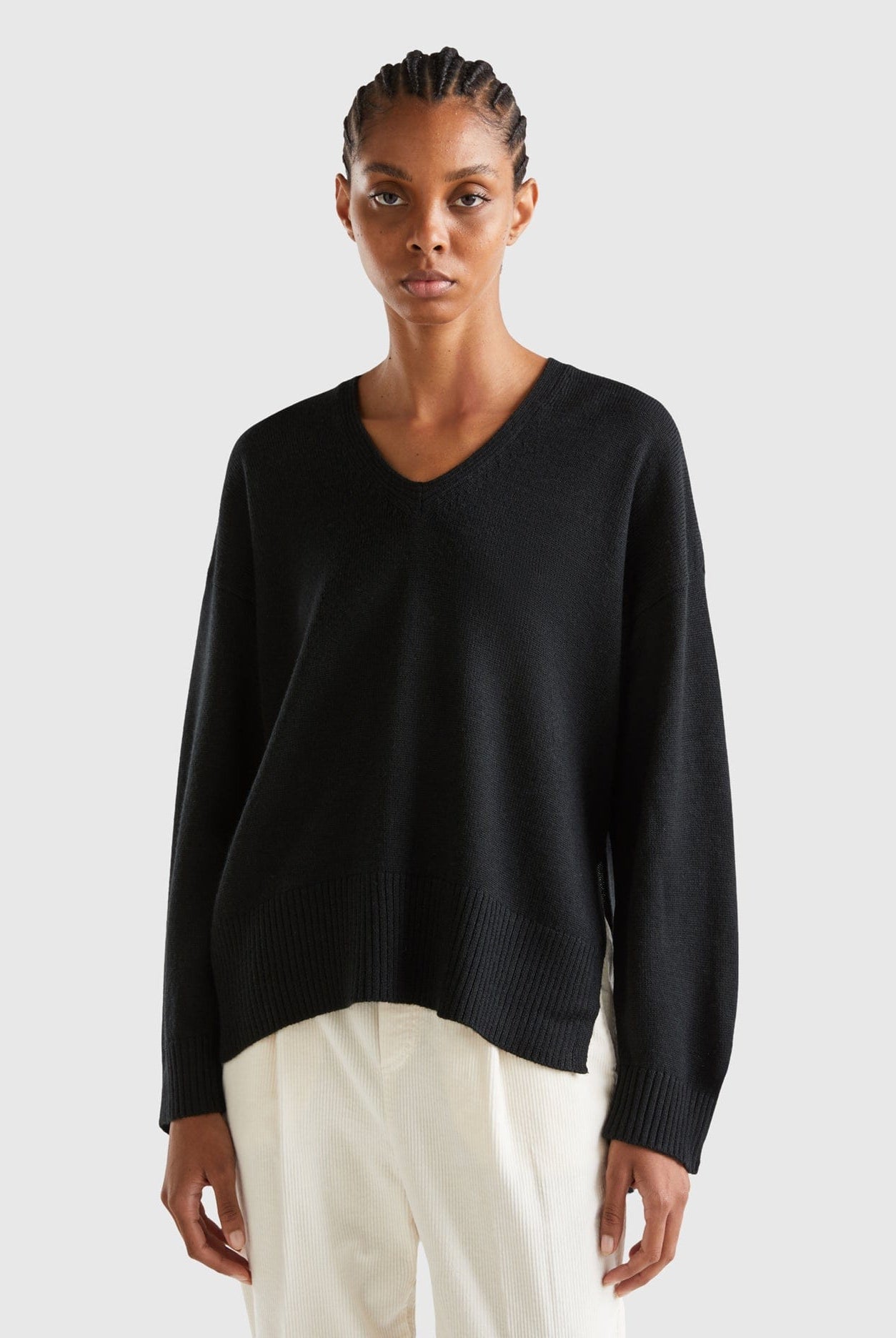 يونايتد كولورز اوف بينيتون سترة نسائية واسعة برقبة على شكل V