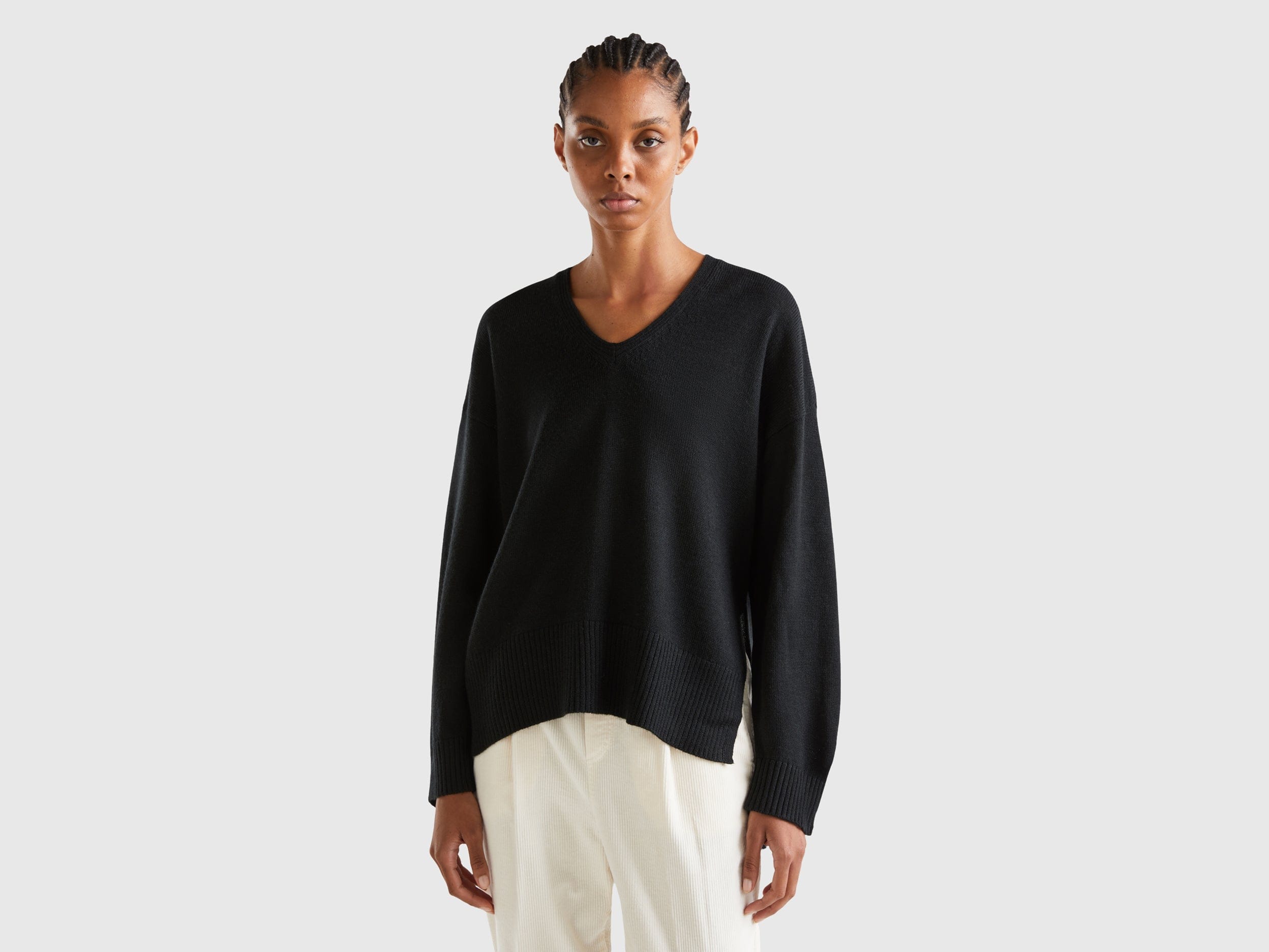 يونايتد كولورز اوف بينيتون سترة نسائية واسعة برقبة على شكل V