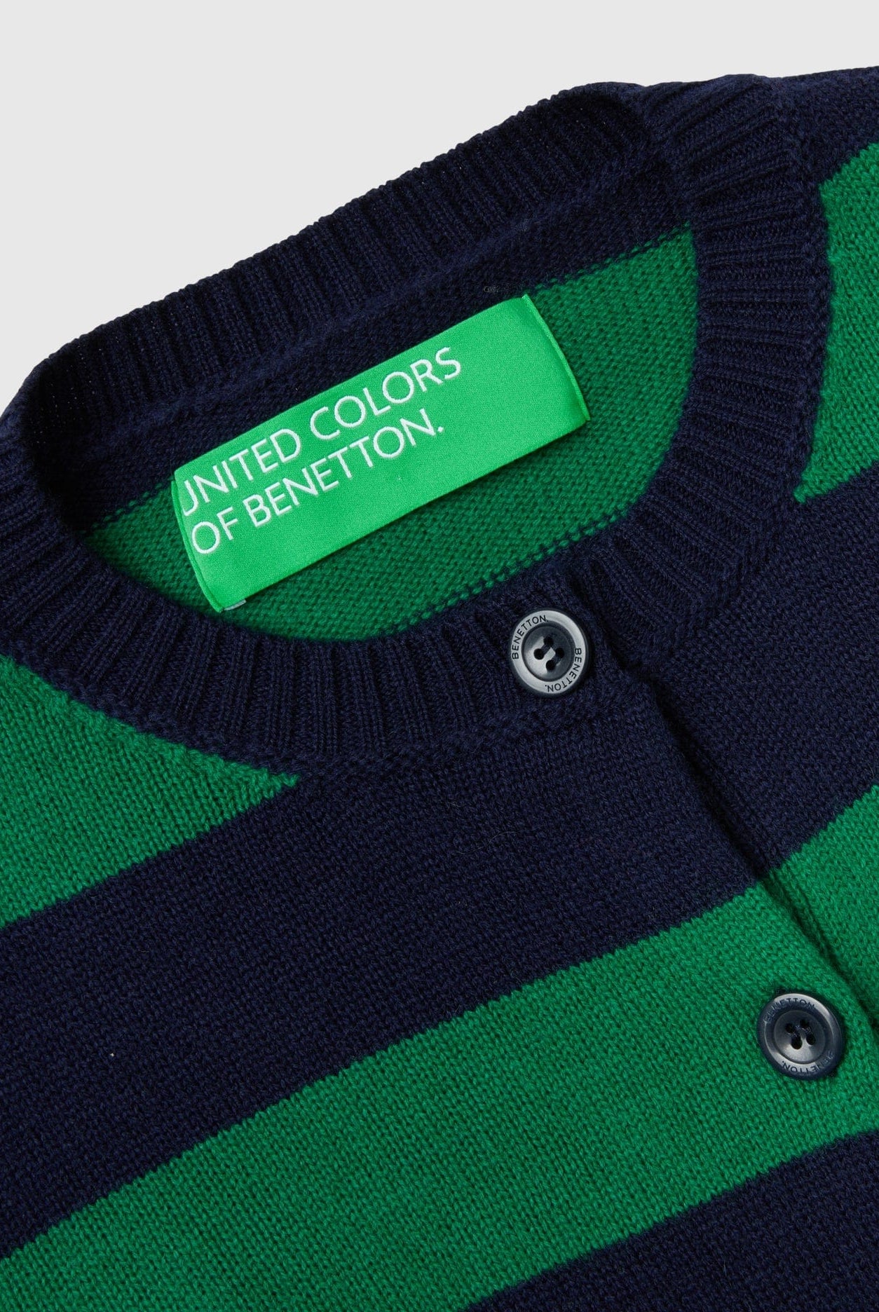 يونايتد كولورز اوف بينيتون بلوفر مخطط بالعرض كم طويل بأزرار أمامية رجالي