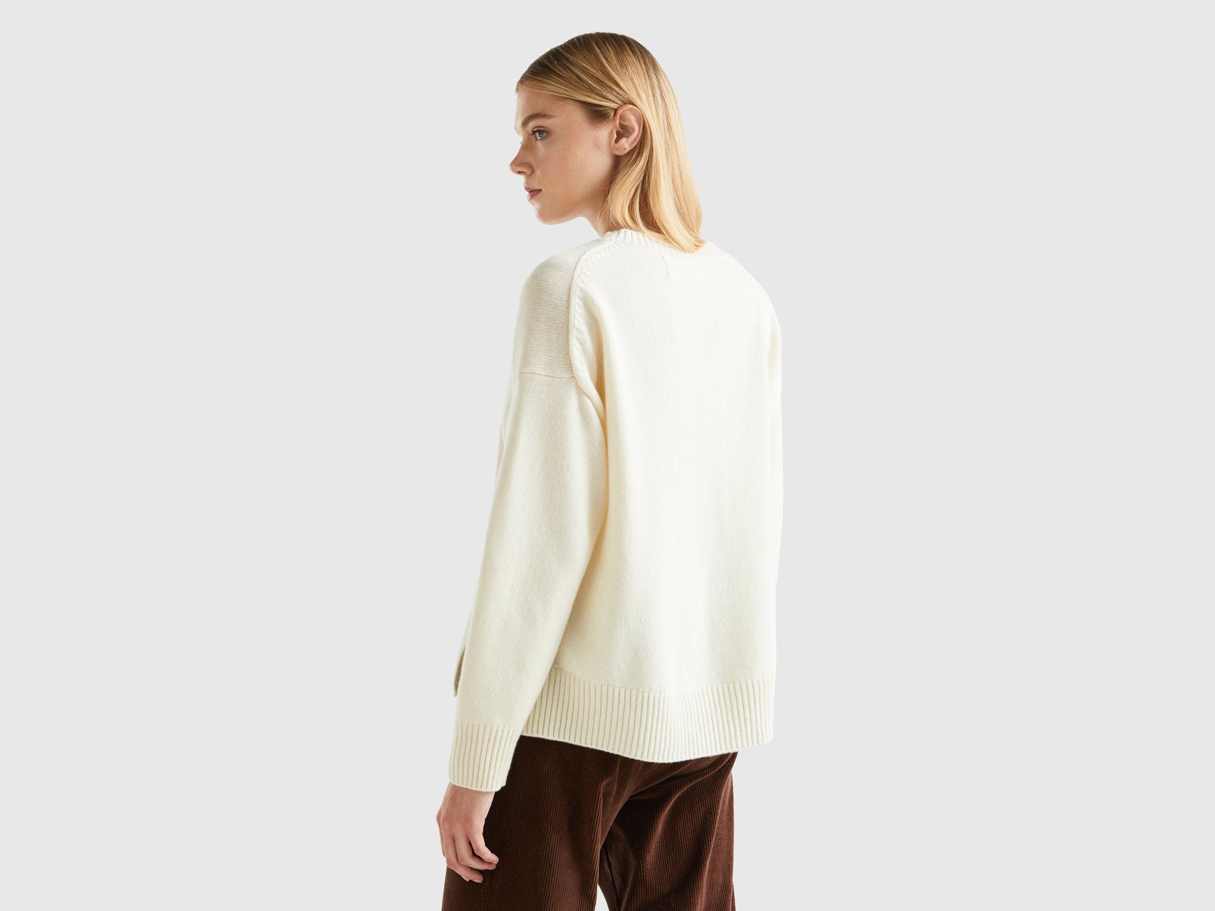 يونايتد كولورز اوف بينيتون بلوفر صوف مخلوط بقصة مربعة نسائي