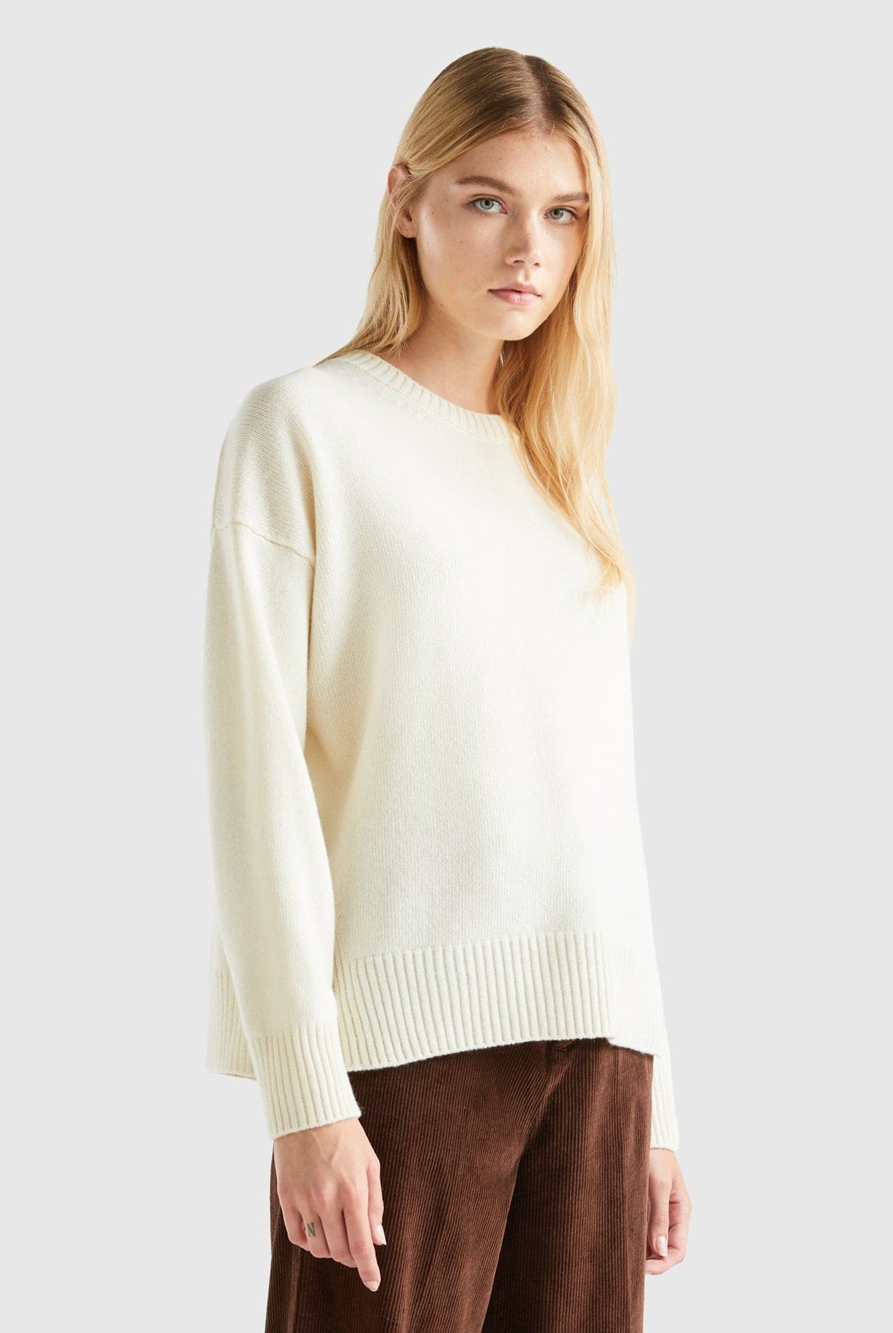 يونايتد كولورز اوف بينيتون بلوفر صوف مخلوط بقصة مربعة نسائي