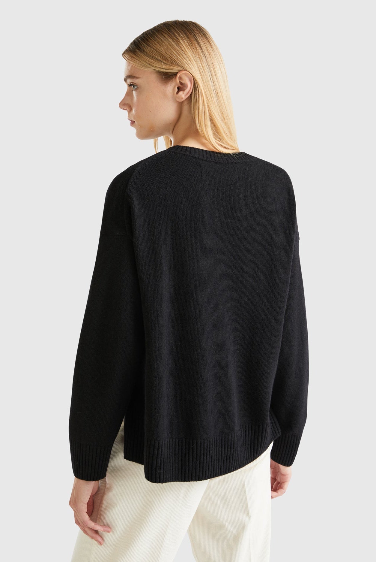 يونايتد كولورز اوف بينيتون بلوفر صوف مخلوط بقصة مربعة نسائي