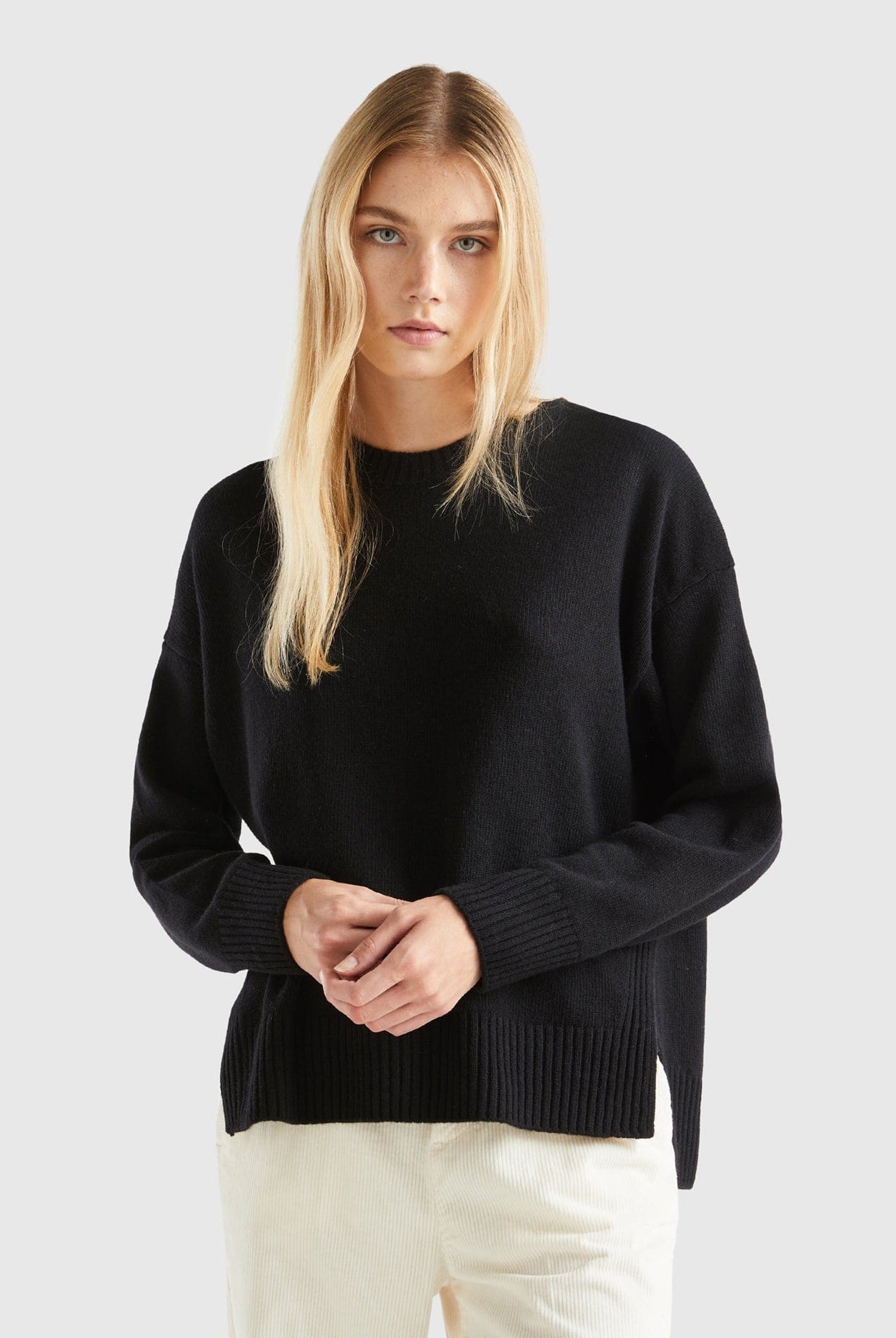 يونايتد كولورز اوف بينيتون بلوفر صوف مخلوط بقصة مربعة نسائي