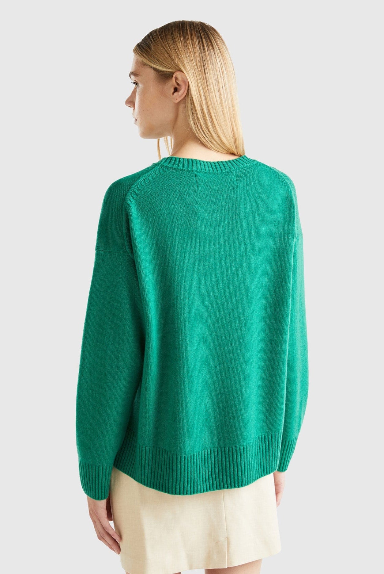 يونايتد كولورز اوف بينيتون بلوفر صوف مخلوط بقصة مربعة نسائي