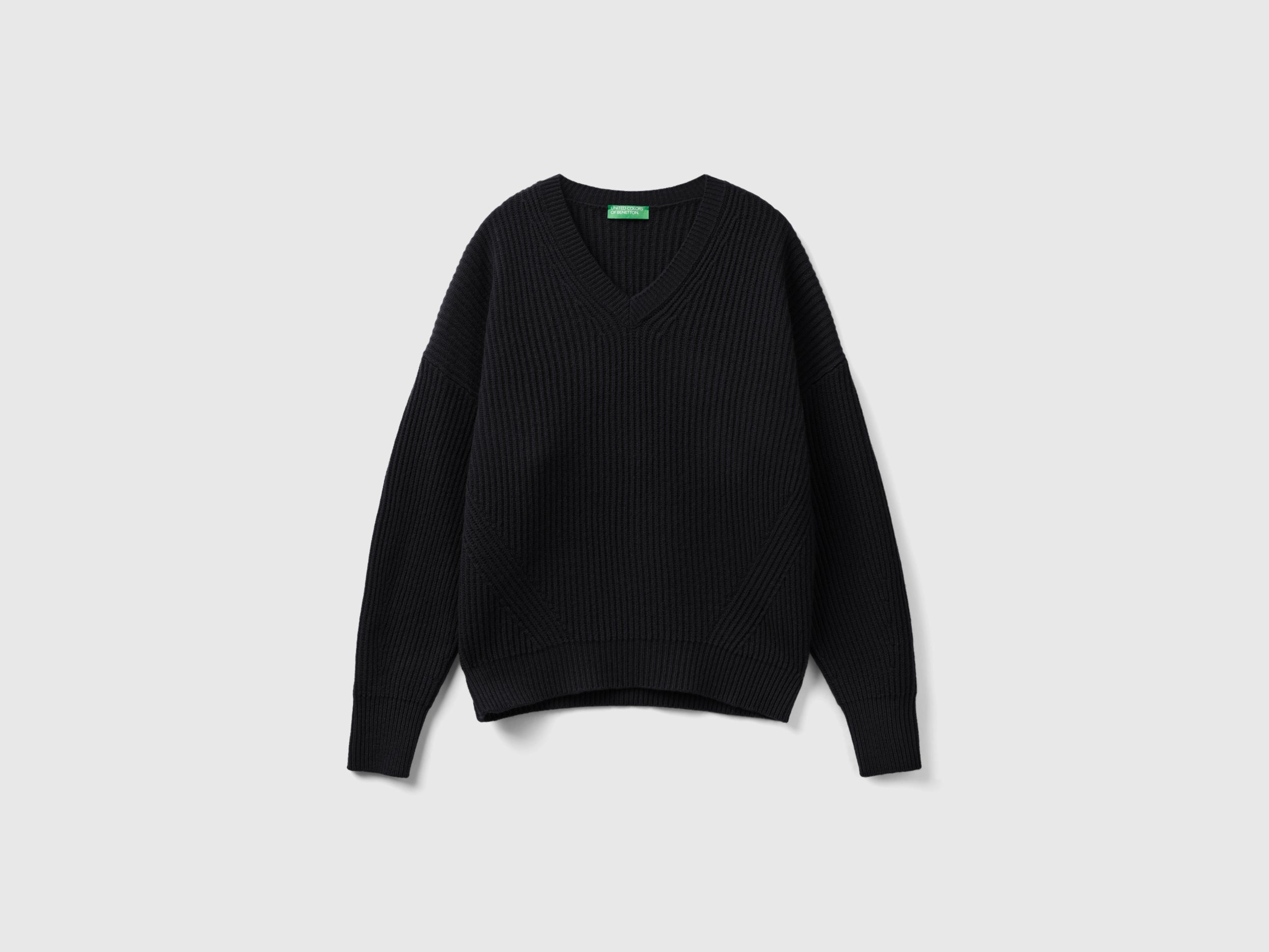 يونايتد كولورز اوف بينيتون بلوفر صوف ممزوج بتصميم مربع وياقة على شكل V نسائي