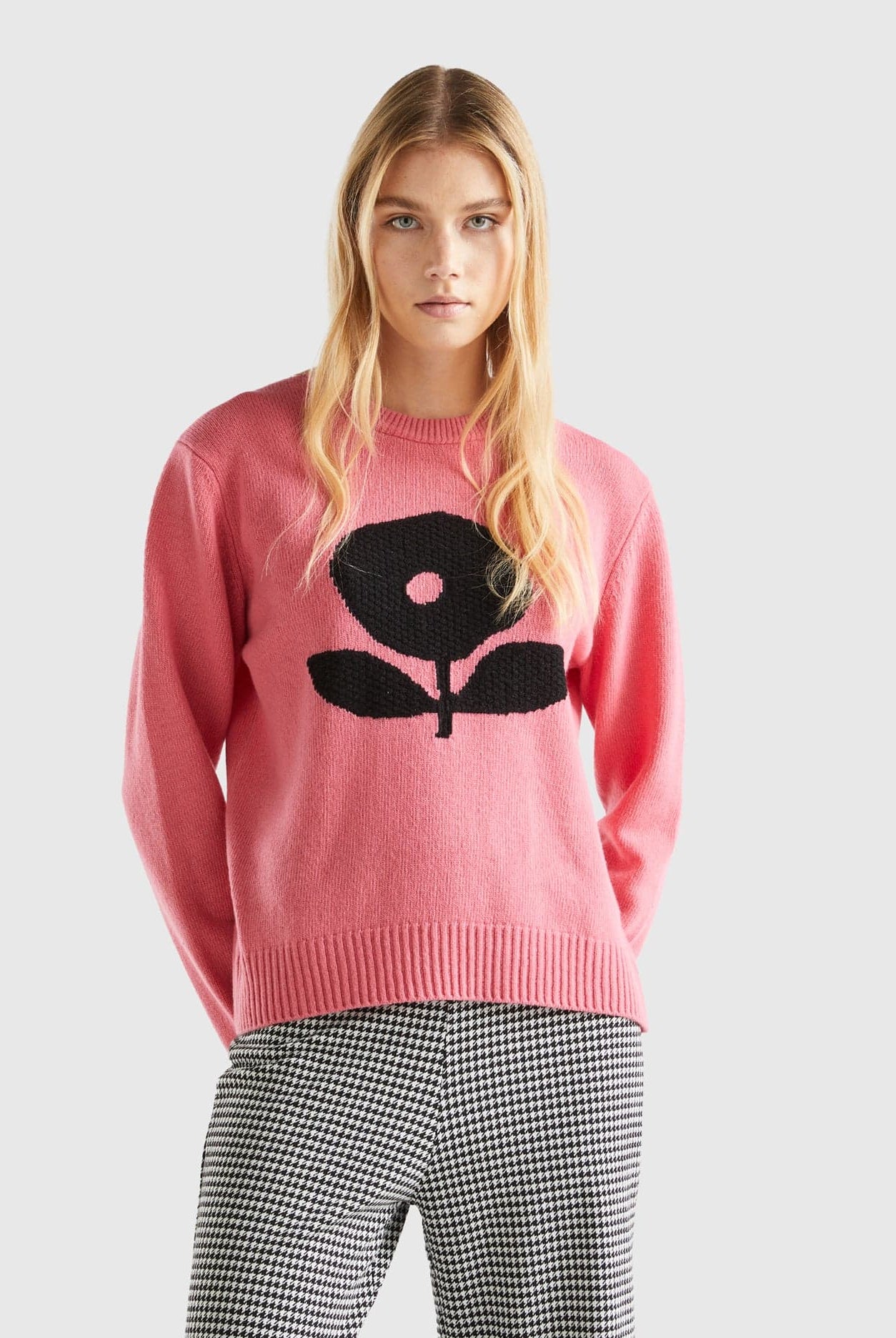 يونايتد كولورز اوف بينيتون بلوفر صوفي بنقشة زهور على الصدر كم طويل نسائي