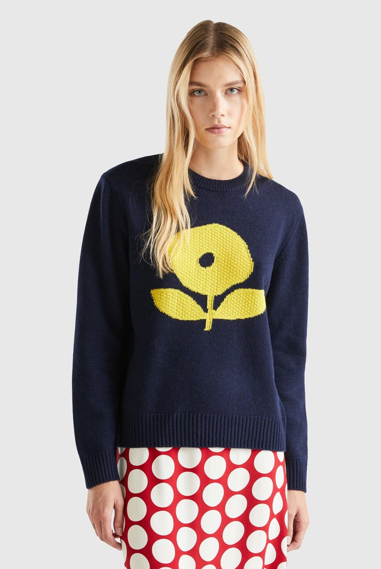 يونايتد كولورز اوف بينيتون بلوفر صوفي بنقشة زهور على الصدر كم طويل نسائي