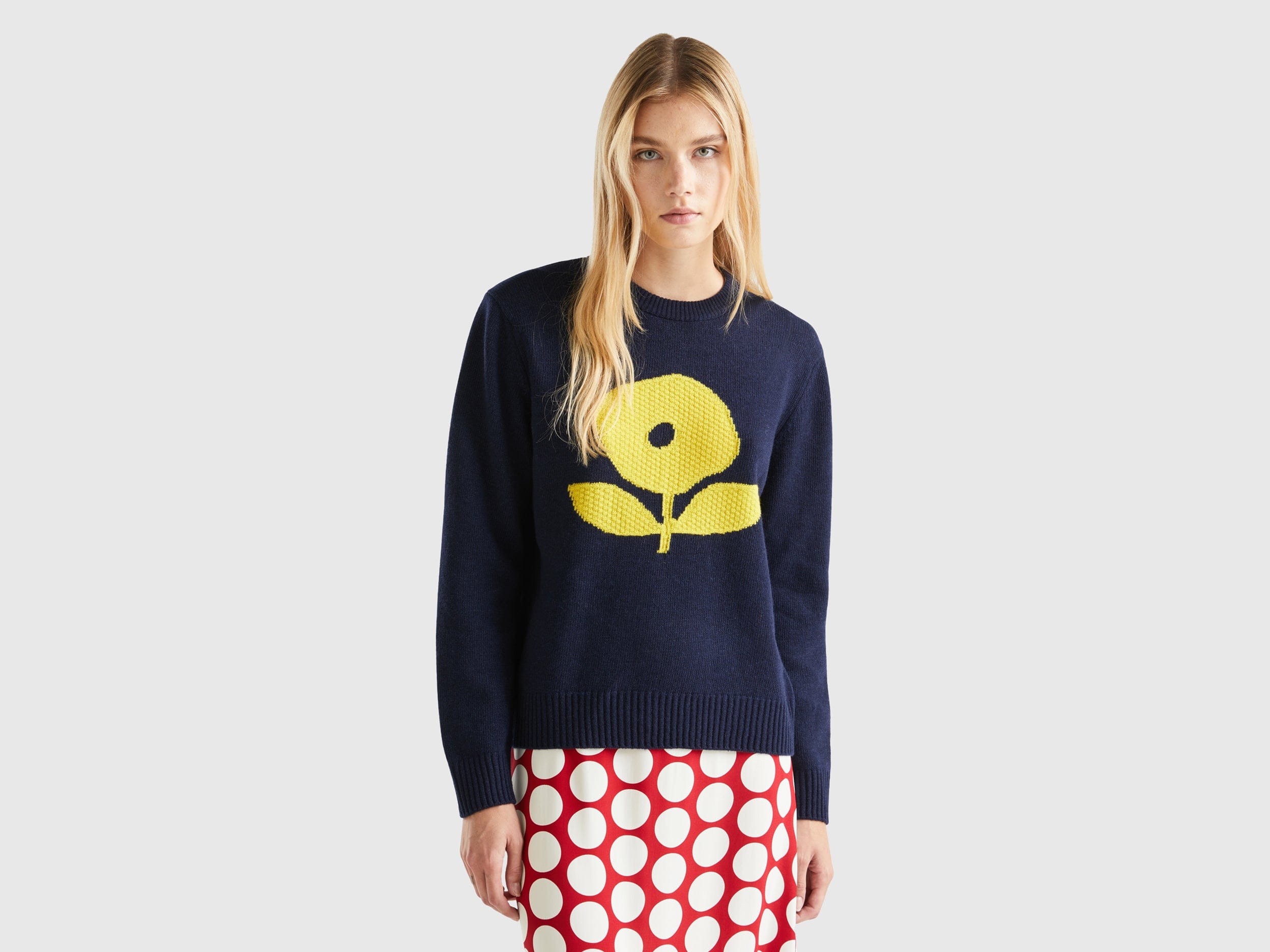 يونايتد كولورز اوف بينيتون بلوفر صوفي بنقشة زهور على الصدر كم طويل نسائي