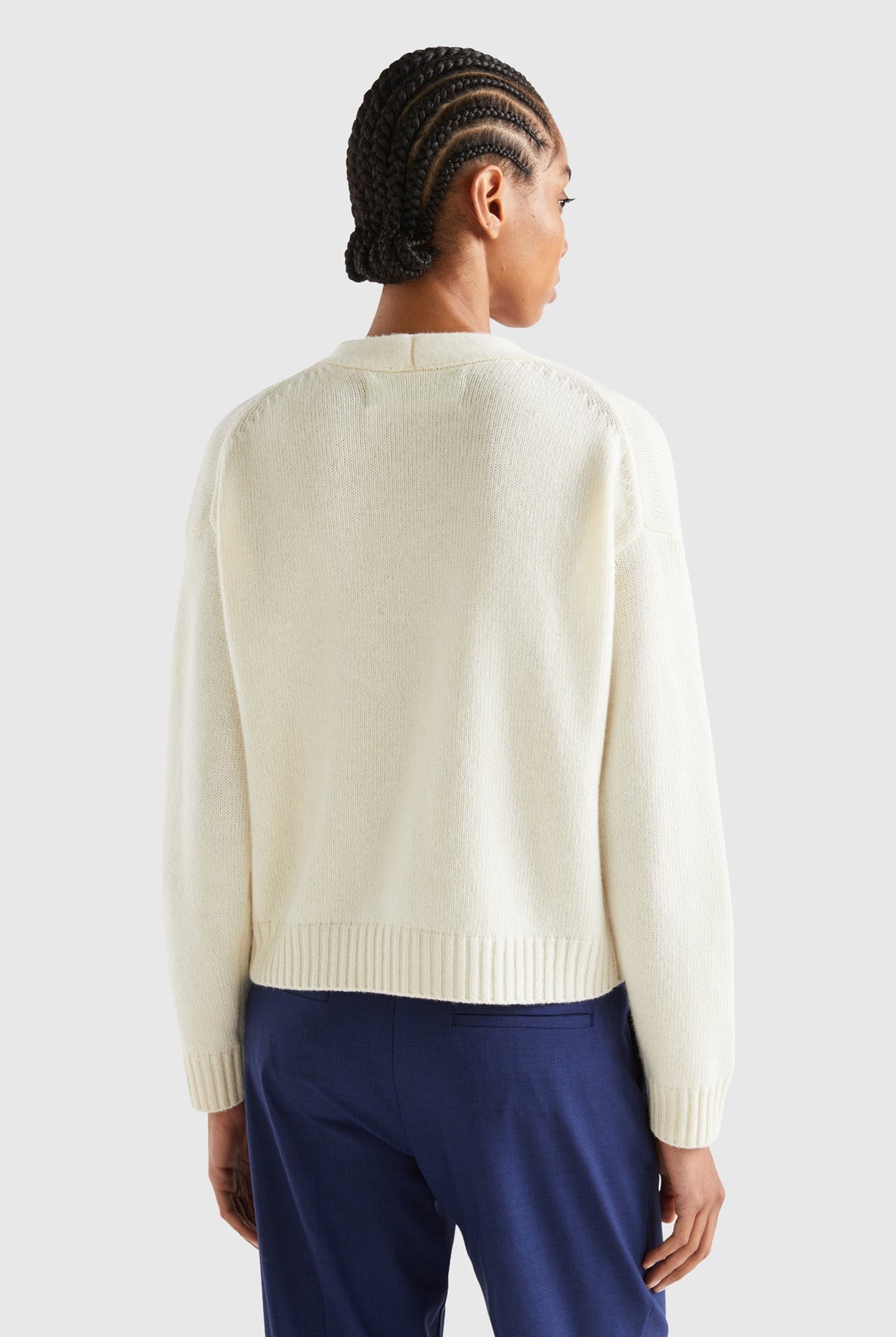 يونايتد كولورز اوف بينيتون كارديجان بتطريز زهور بأزرار أمامية نسائي