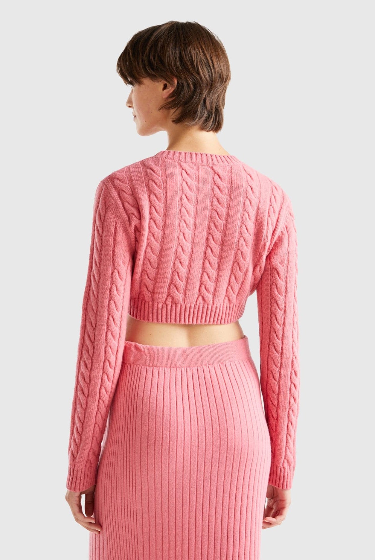 يونايتد كولورز اوف بينيتون بلوفر صوف مقصوص كم طويل نسائي