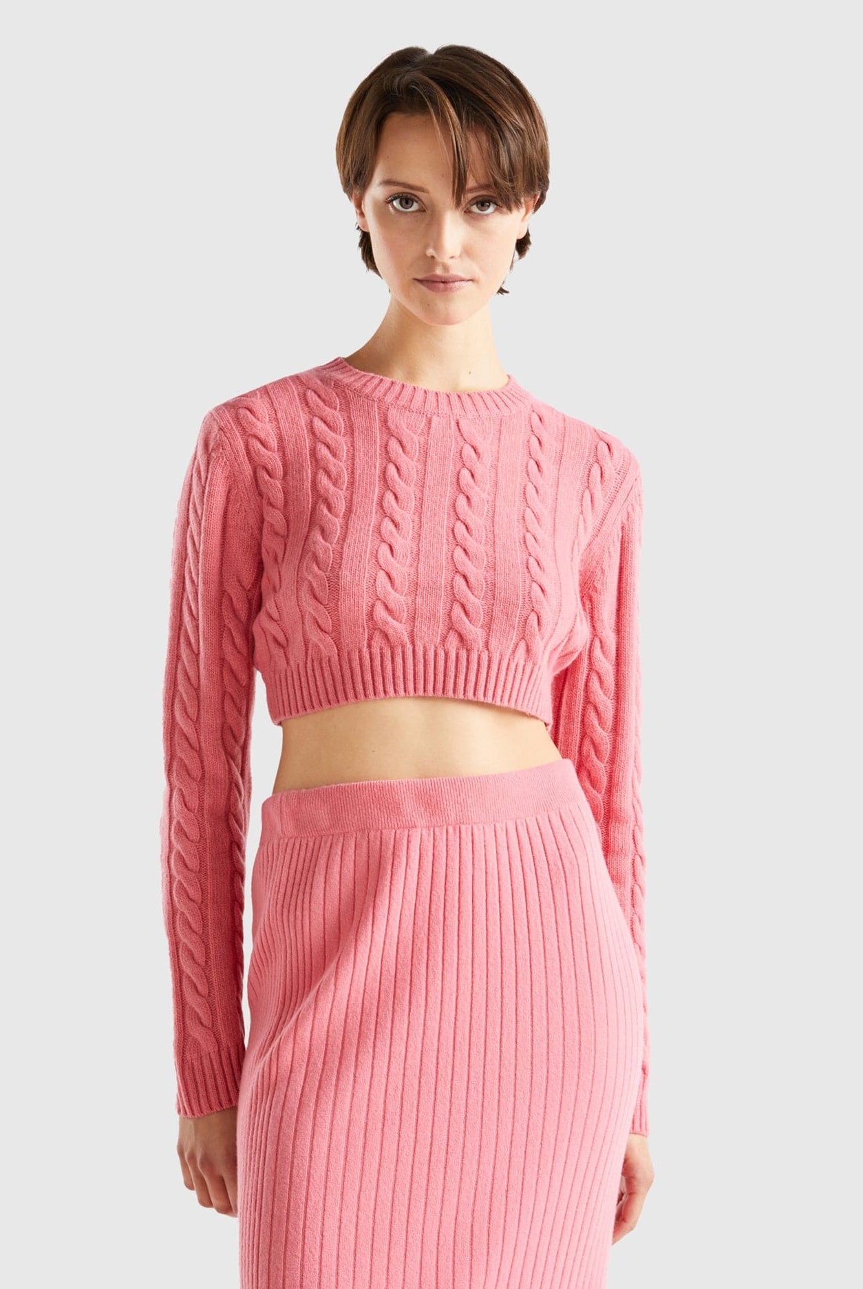 يونايتد كولورز اوف بينيتون بلوفر صوف مقصوص كم طويل نسائي