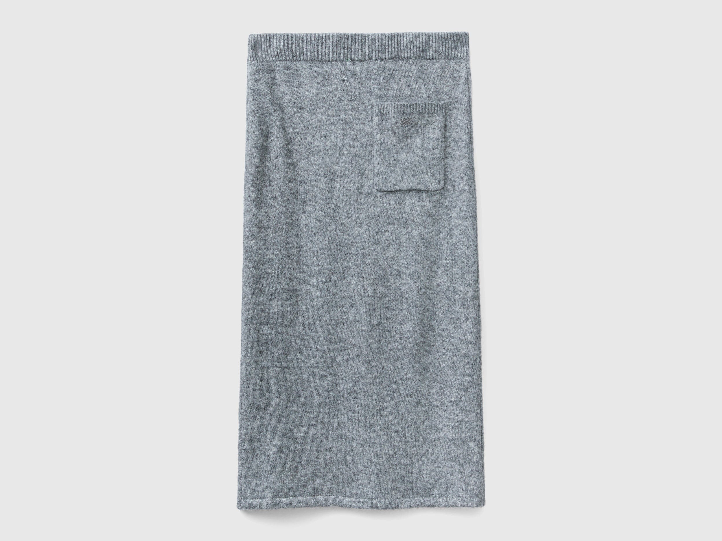 ูููุงูุชุฏ ููููุฑุฒ ุงูู ุจูููุชูู ุชููุฑุฉ ู
ูุฏู ู
ุญุจููุฉ ุจุดุนุงุฑ ูุณุงุฆู