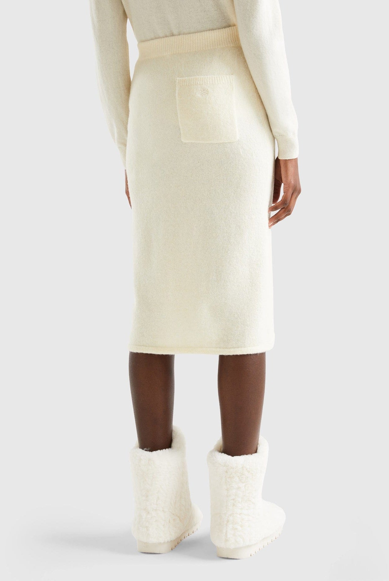 يونايتد كولورز اوف بينيتون تنورة ميدي محبوكة بشعار نسائي