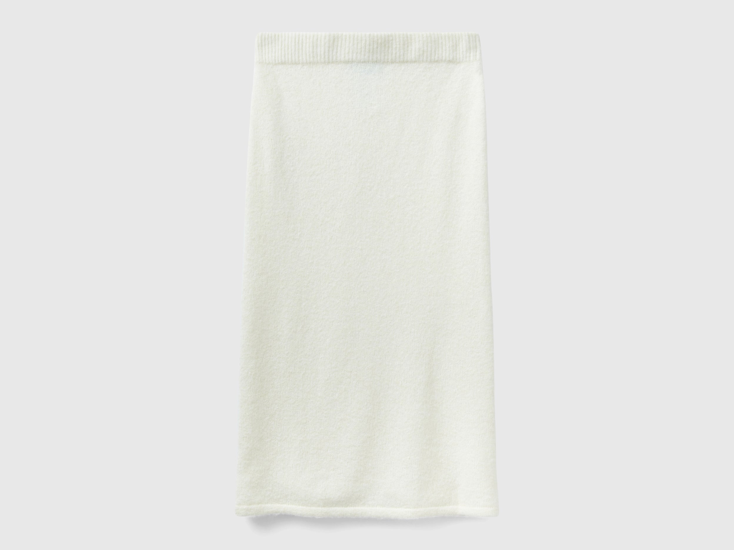 ูููุงูุชุฏ ููููุฑุฒ ุงูู ุจูููุชูู ุชููุฑุฉ ู
ูุฏู ู
ุญุจููุฉ ุจุดุนุงุฑ ูุณุงุฆู