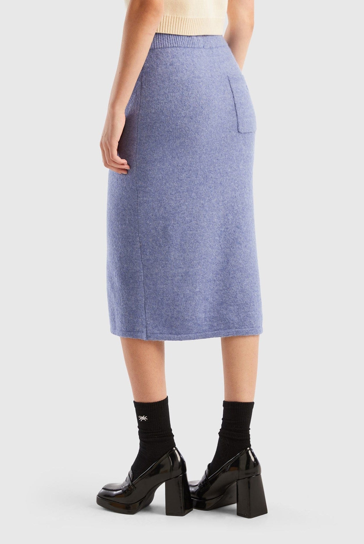 يونايتد كولورز اوف بينيتون تنورة ميدي محبوكة بشعار نسائي