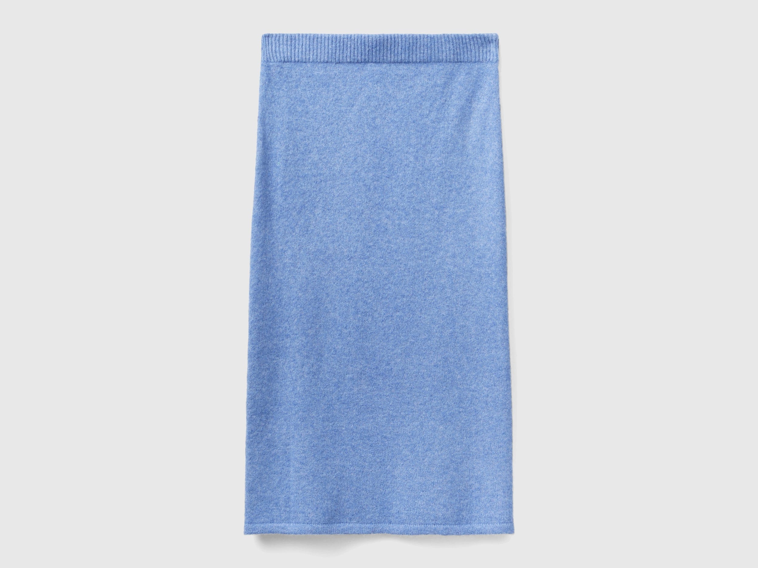 ูููุงูุชุฏ ููููุฑุฒ ุงูู ุจูููุชูู ุชููุฑุฉ ู
ูุฏู ู
ุญุจููุฉ ุจุดุนุงุฑ ูุณุงุฆู