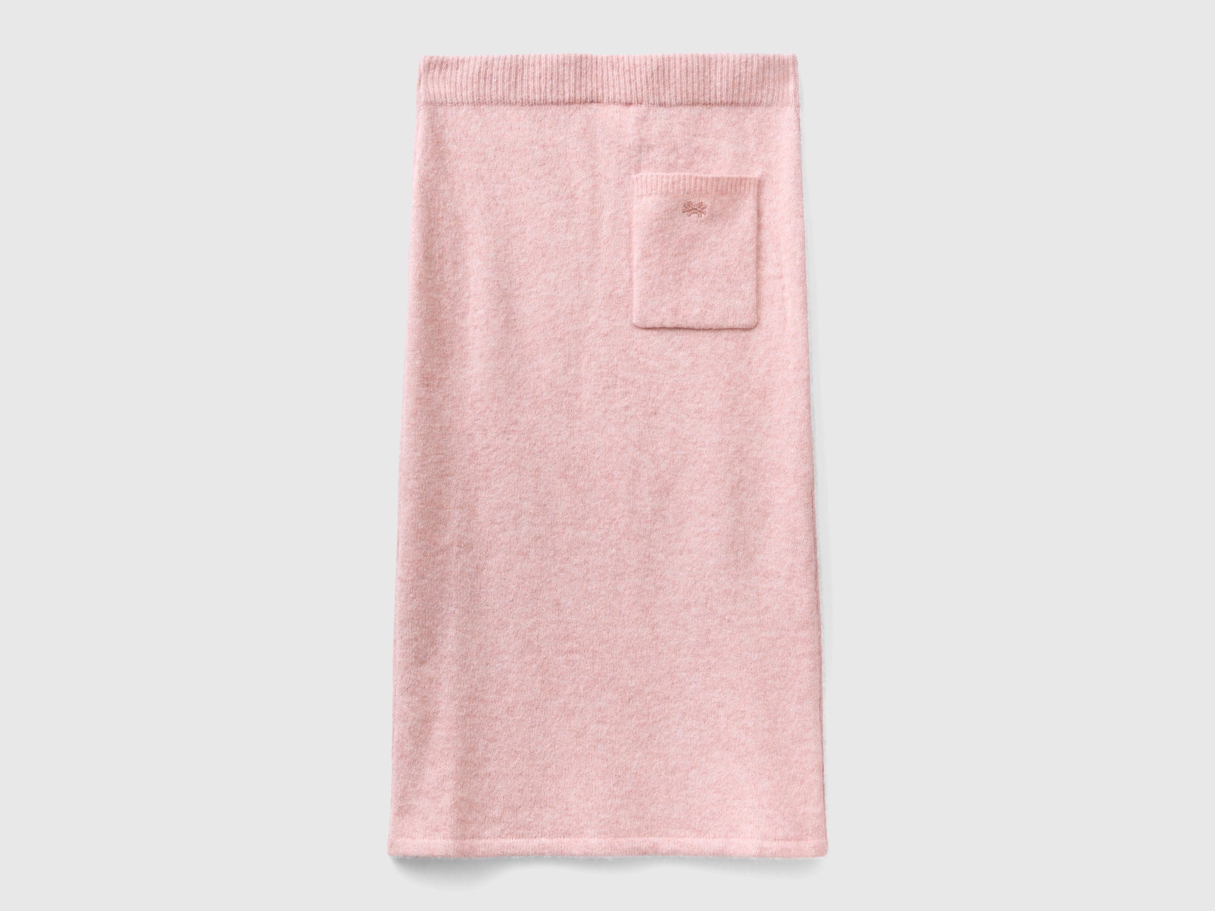 ูููุงูุชุฏ ููููุฑุฒ ุงูู ุจูููุชูู ุชููุฑุฉ ู
ูุฏู ู
ุญุจููุฉ ุจุดุนุงุฑ ูุณุงุฆู