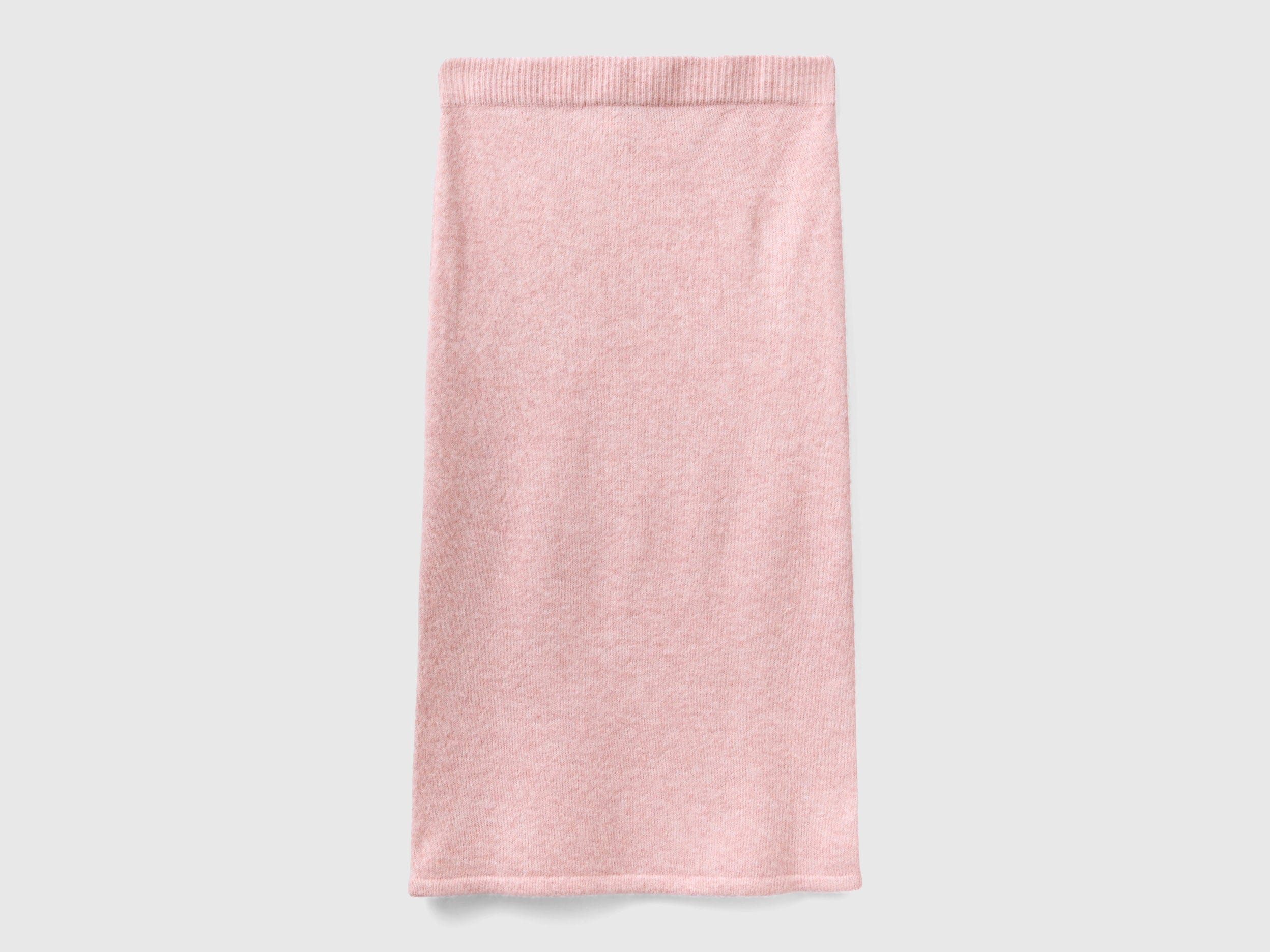 ูููุงูุชุฏ ููููุฑุฒ ุงูู ุจูููุชูู ุชููุฑุฉ ู
ูุฏู ู
ุญุจููุฉ ุจุดุนุงุฑ ูุณุงุฆู